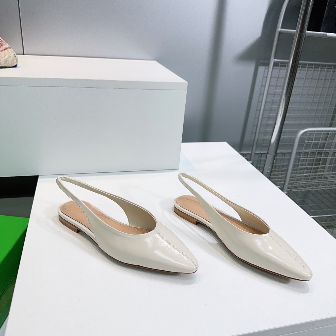 보테가베네타 25 봄여름 신상빈티지 플랫 샌들