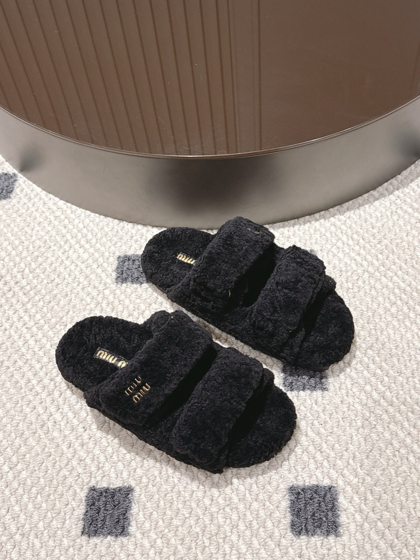 미우미우 양털 슬리퍼