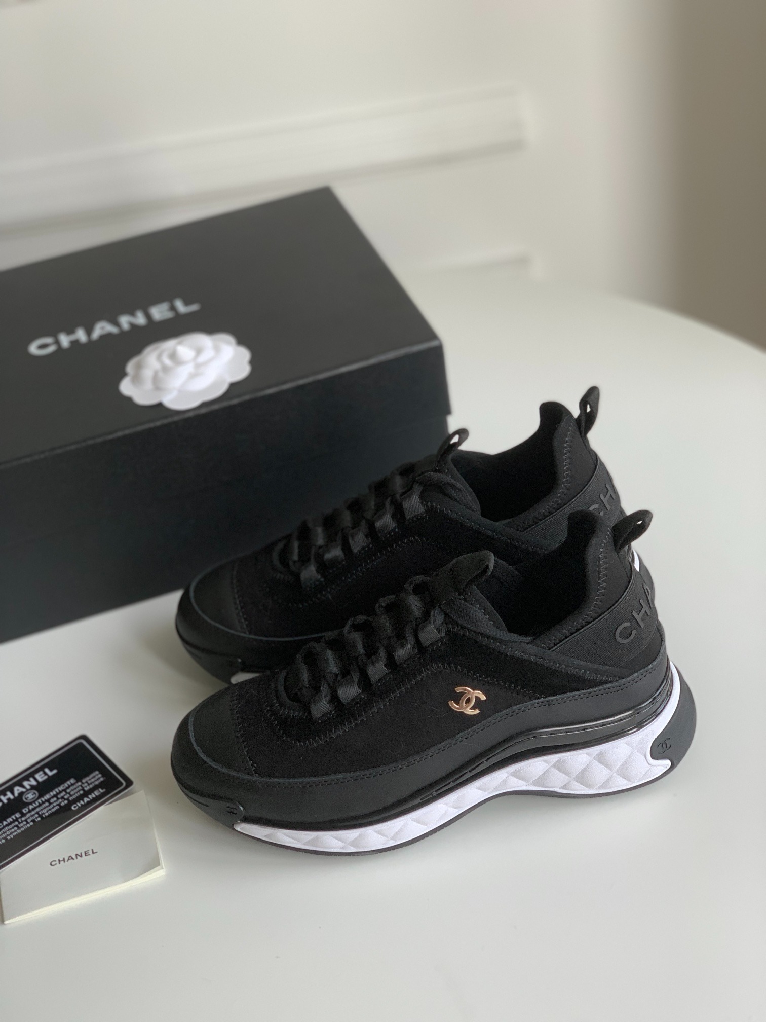 샤넬 클래식 스니커즈