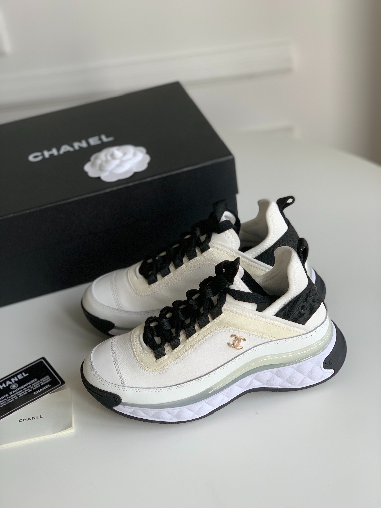 샤넬 클래식 스니커즈