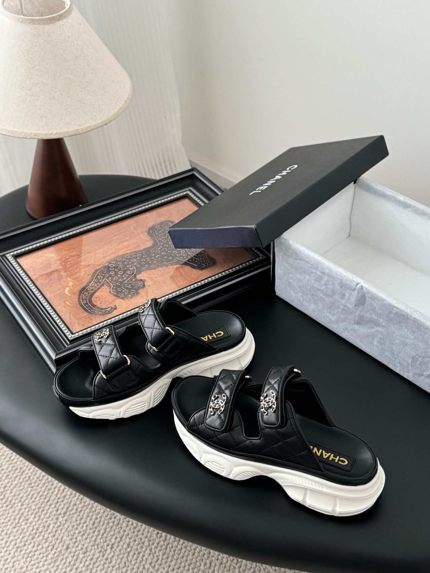 샤넬 25 신상 벨크로 샌들