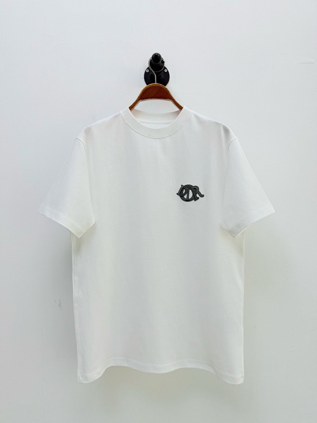 디올 시그니처 자수 티셔츠