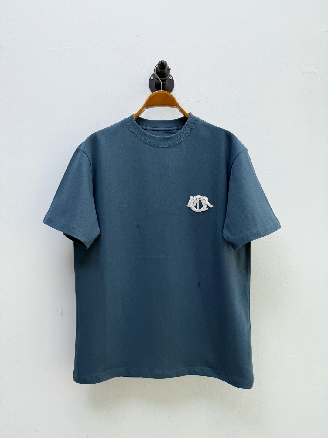 디올 시그니처 자수 티셔츠