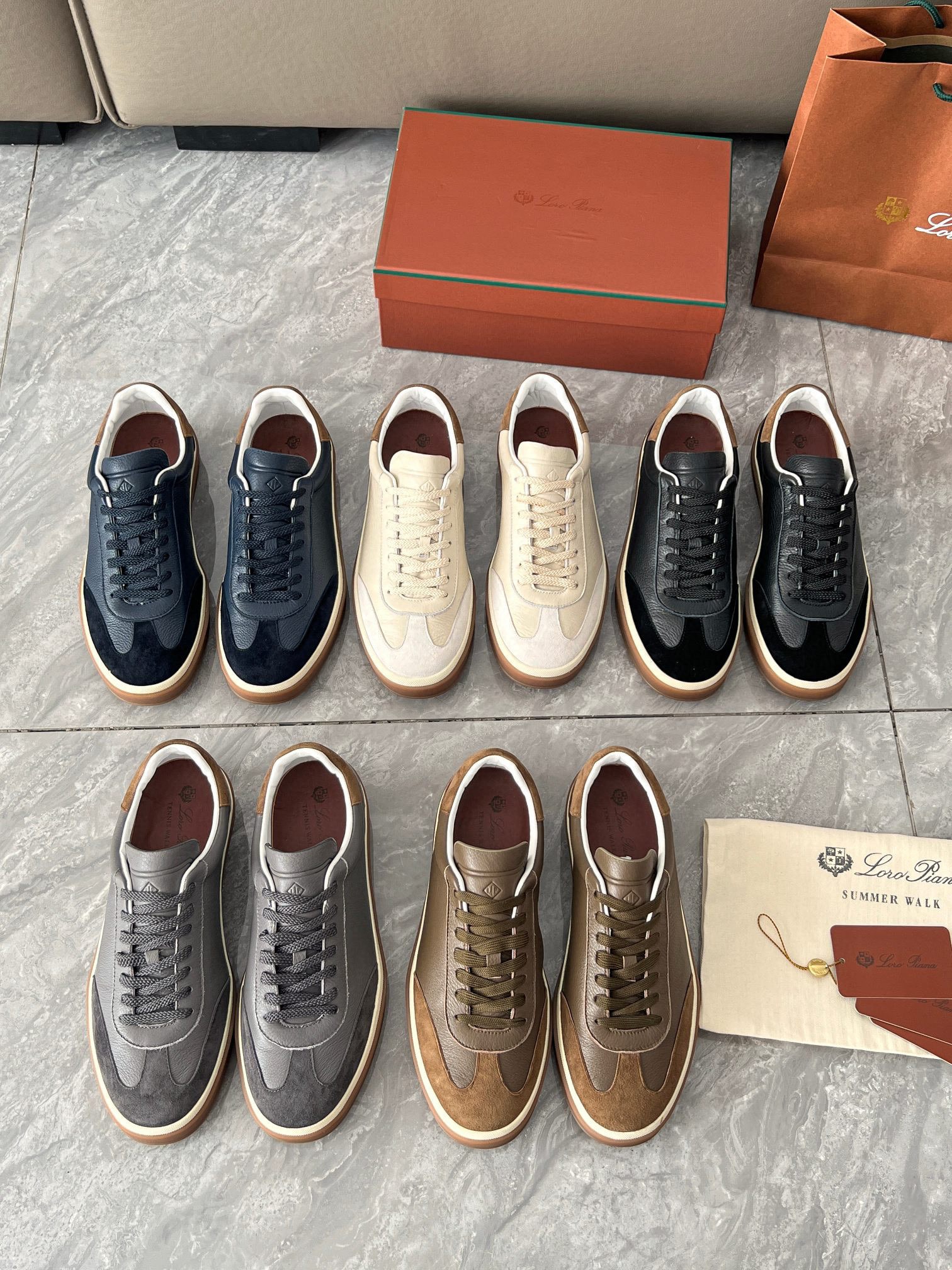 로로피아나 트레이닝화 남녀공용