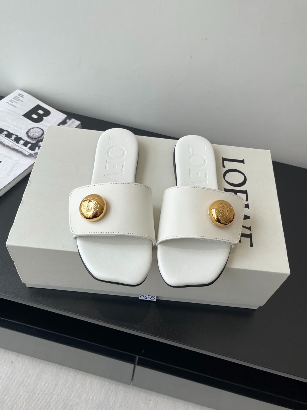 로에베 25ss 신상품 빈티지 플랫 비치 슬리퍼