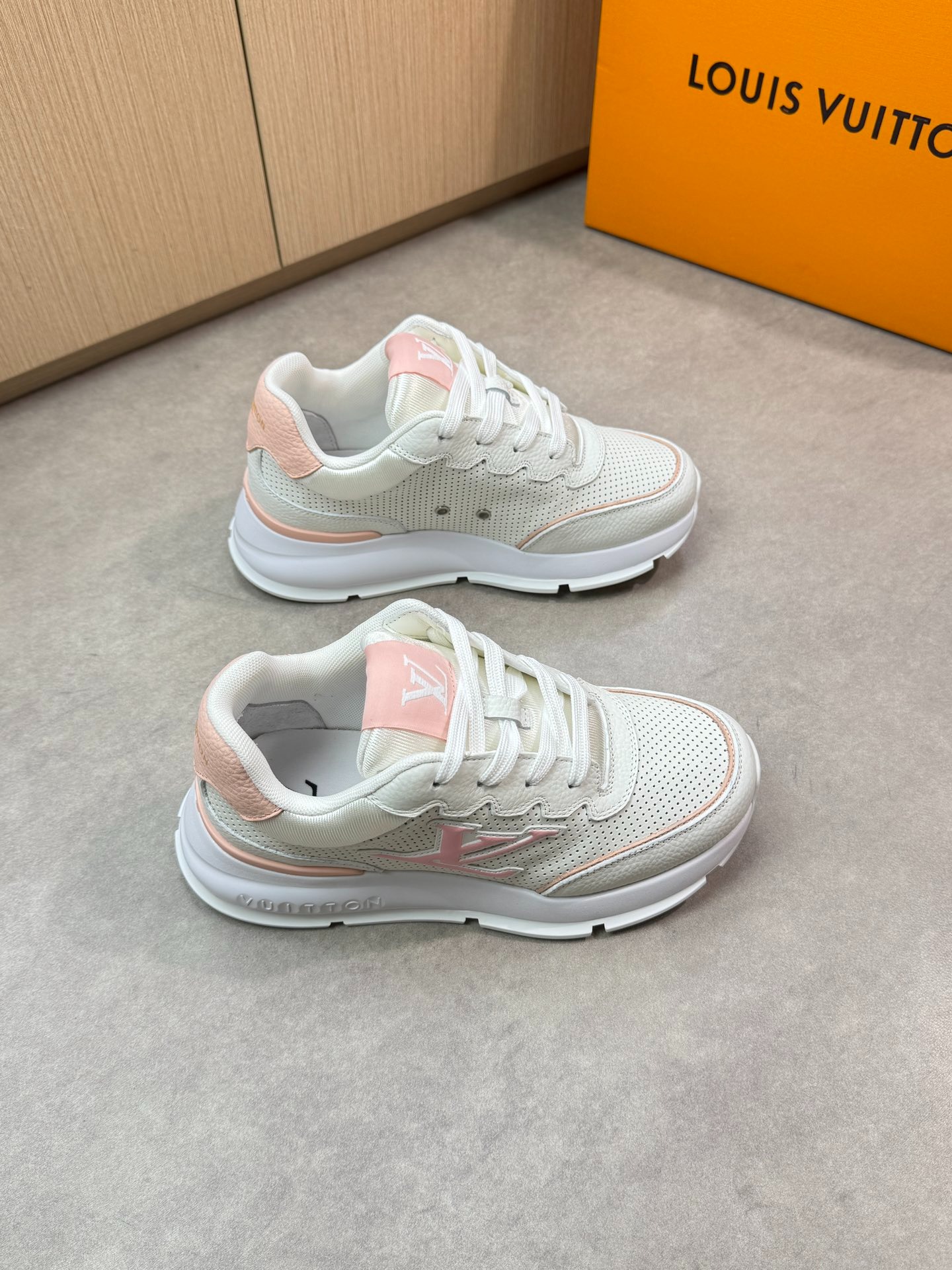 루이비통 클래식 스니커즈