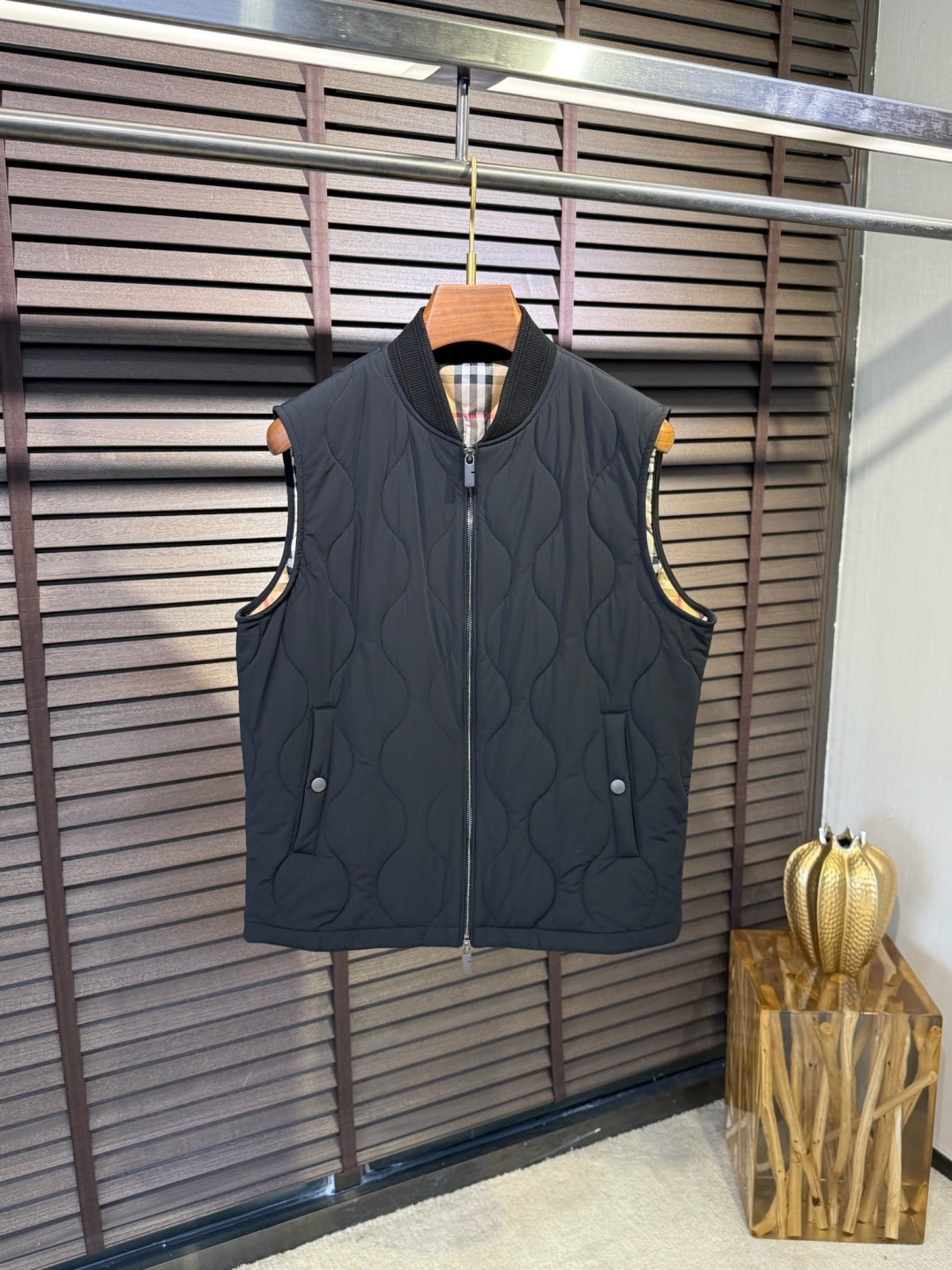 버버리 FW2025 신상 야구넥 패딩 조끼