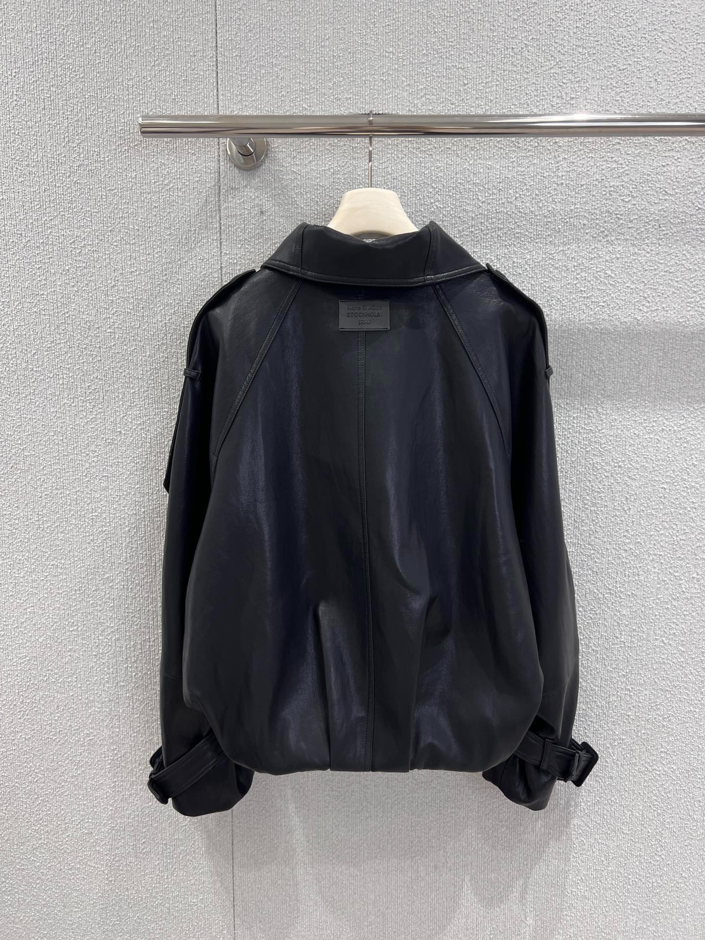 아크네 스튜디오 25FW 신상 빈티지 빅 터틀넥 가죽