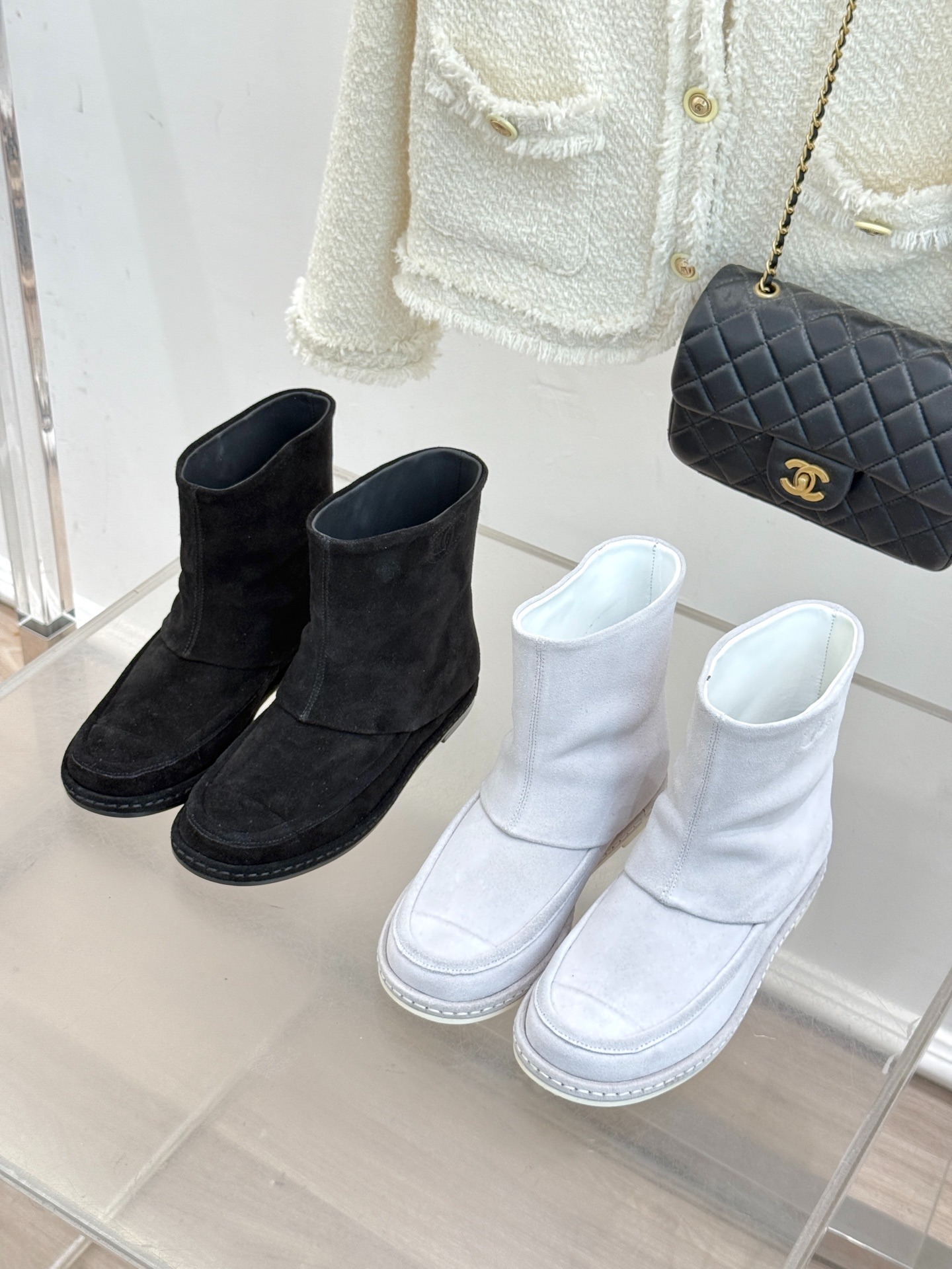 샤넬 클래식 더블C 스웨이드 워커