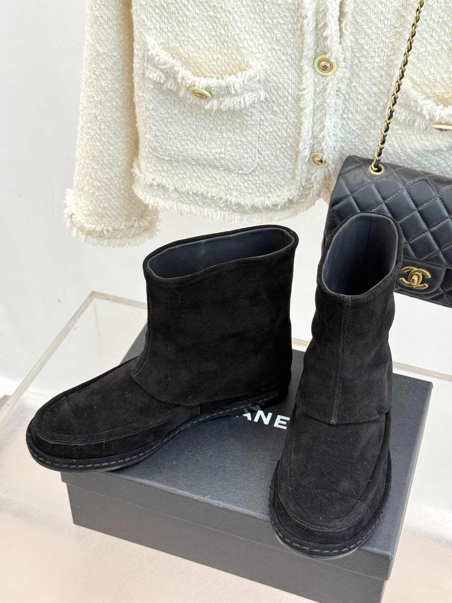 샤넬 클래식 더블C 스웨이드 워커