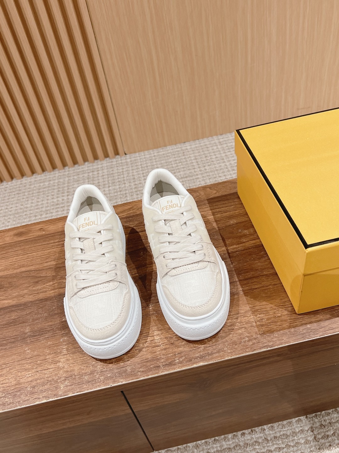 펜디 신상 뉴 통굽 스니커즈