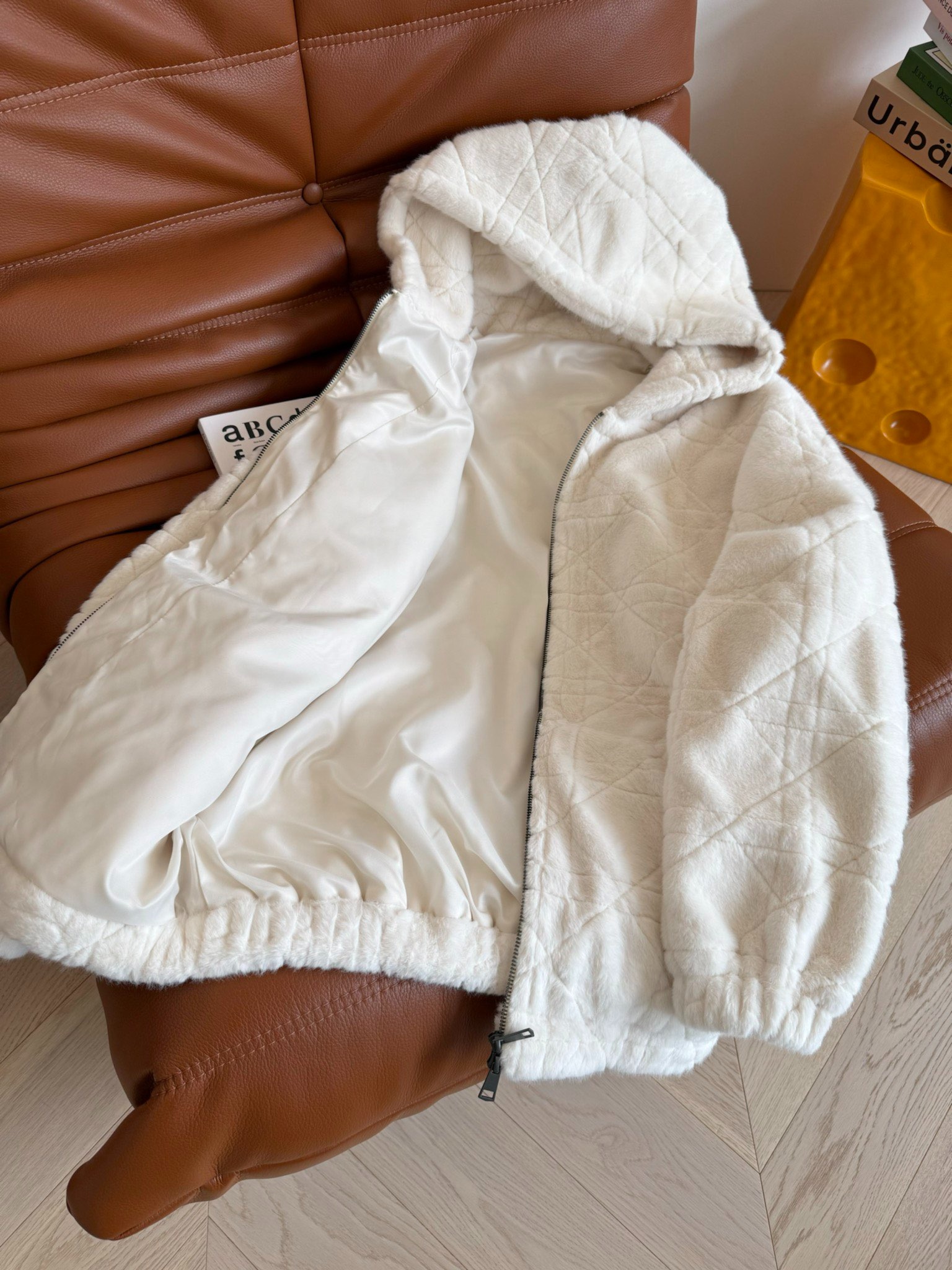 밍크털 라이크 후드 점퍼