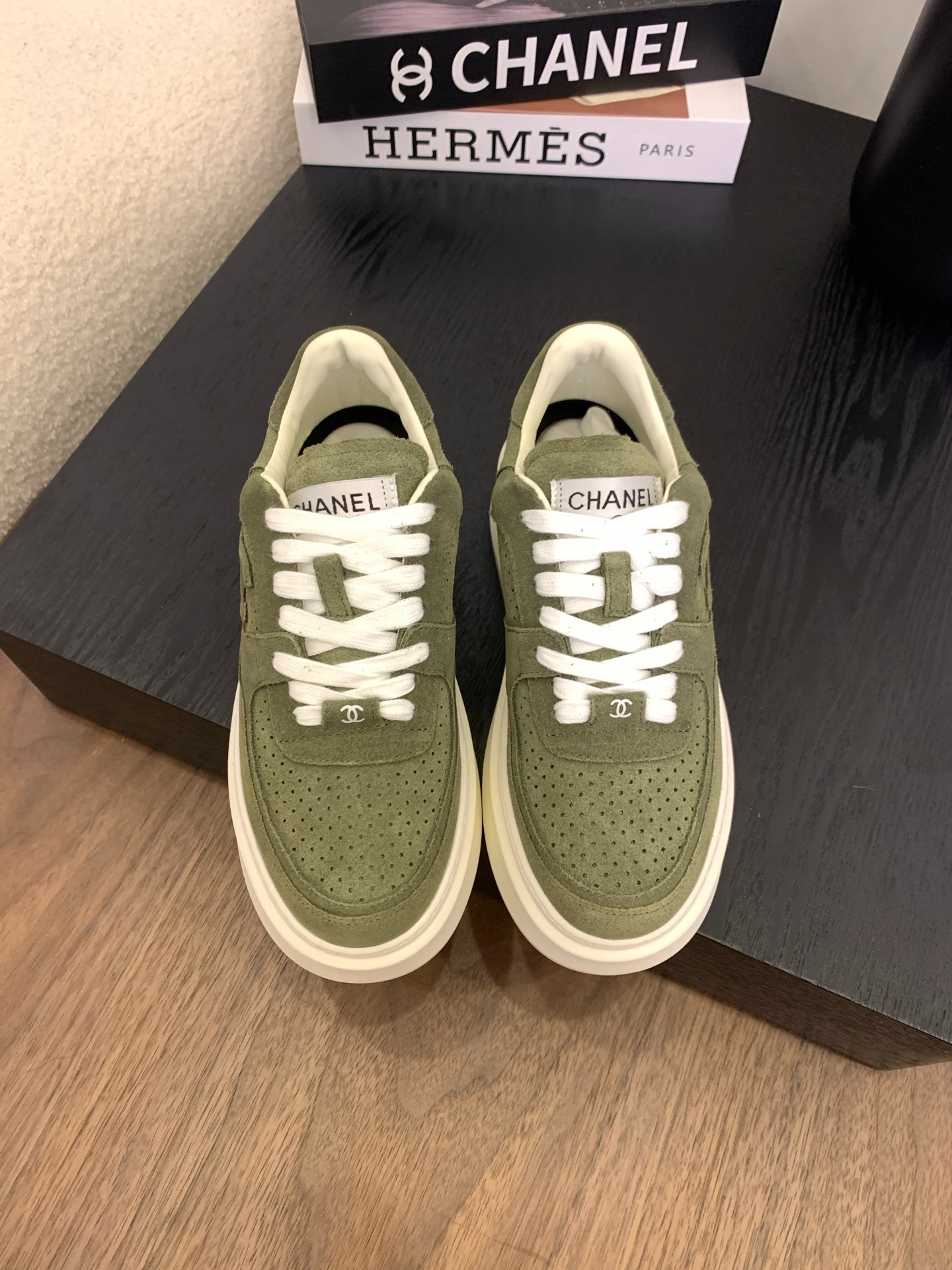 샤넬 25 신상 통굽 슬립온 보드화