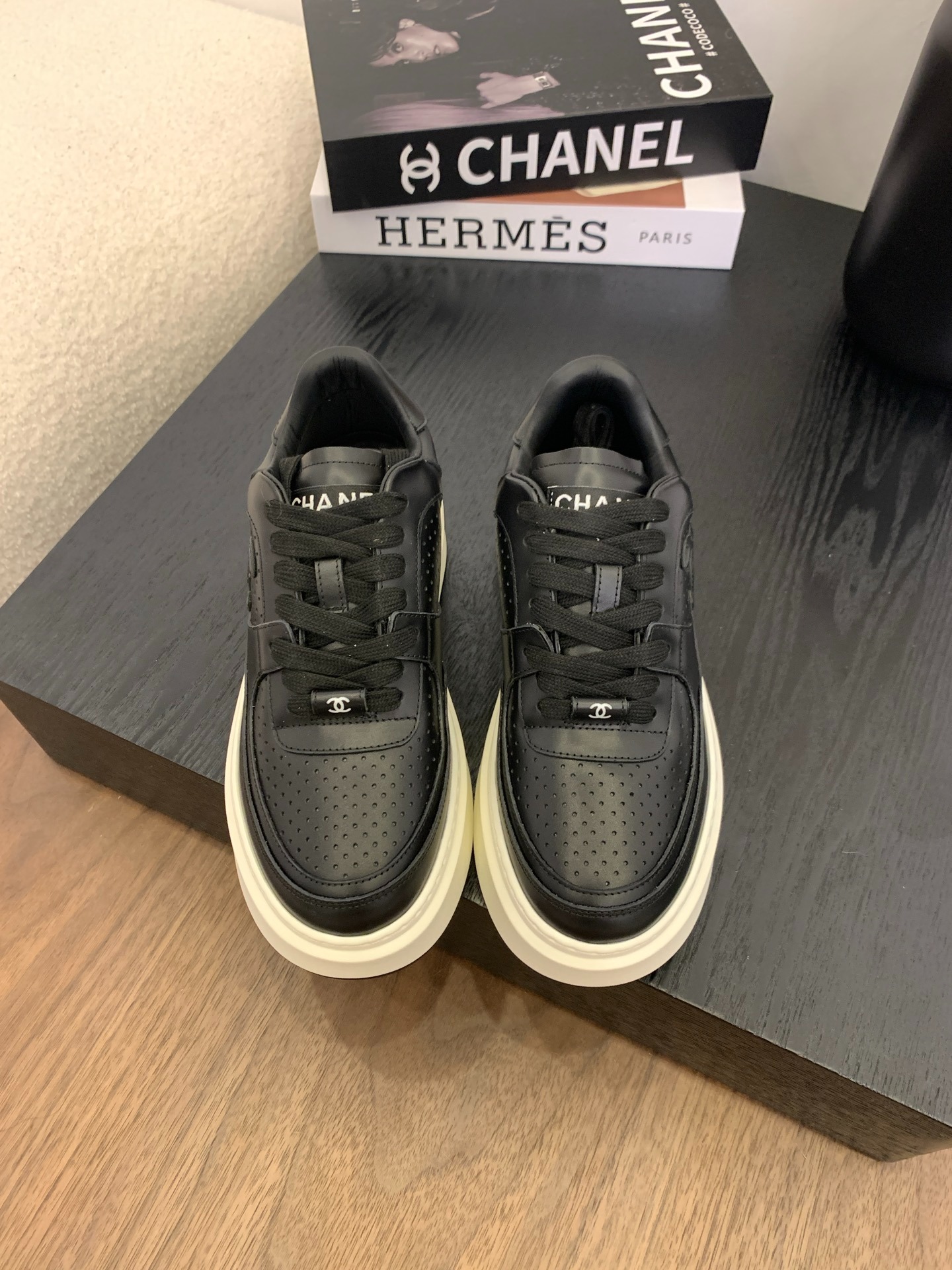 샤넬 25 신상 통굽 슬립온 보드화