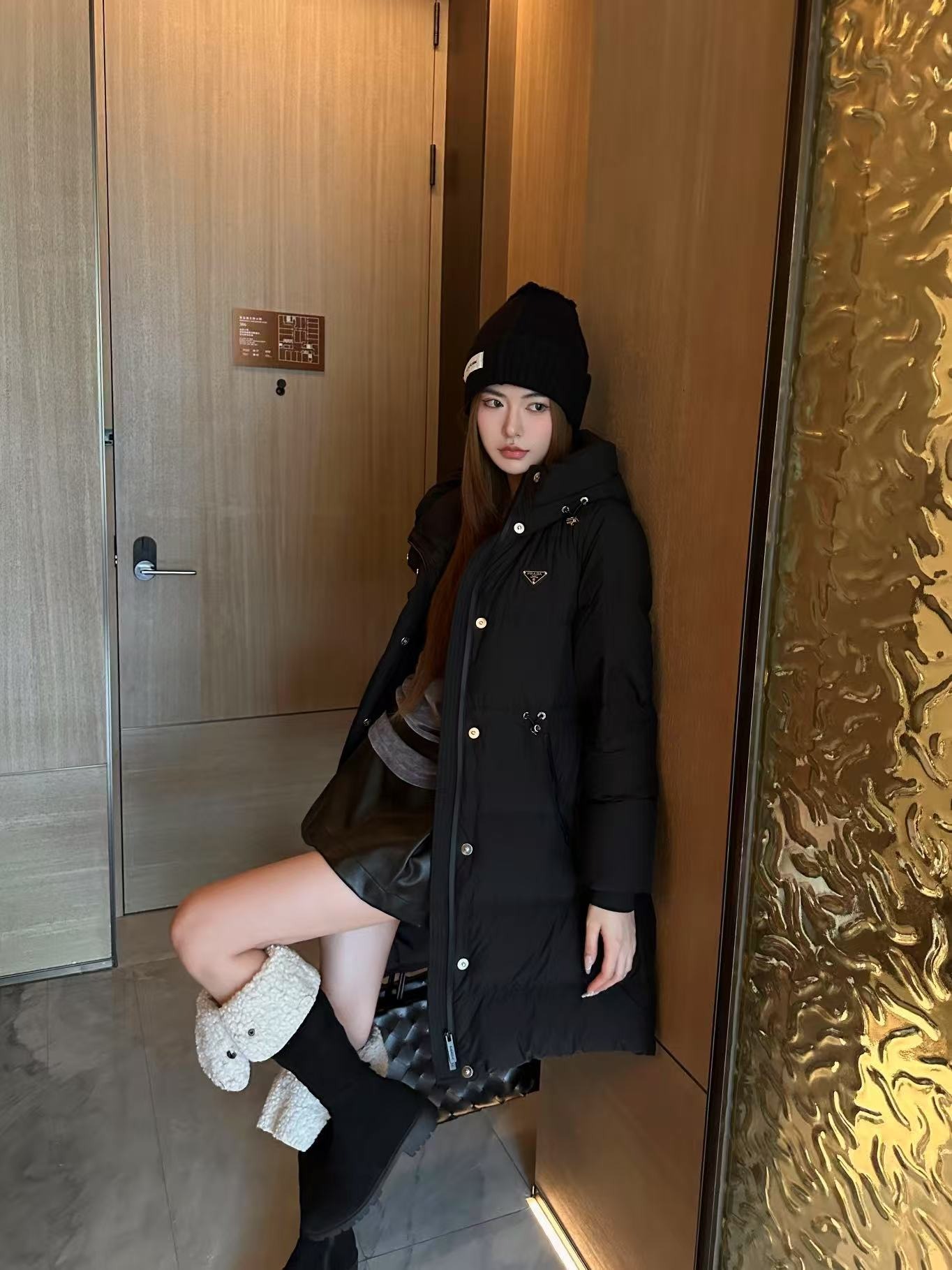 프라다 신상 후드 패딩 하프코트