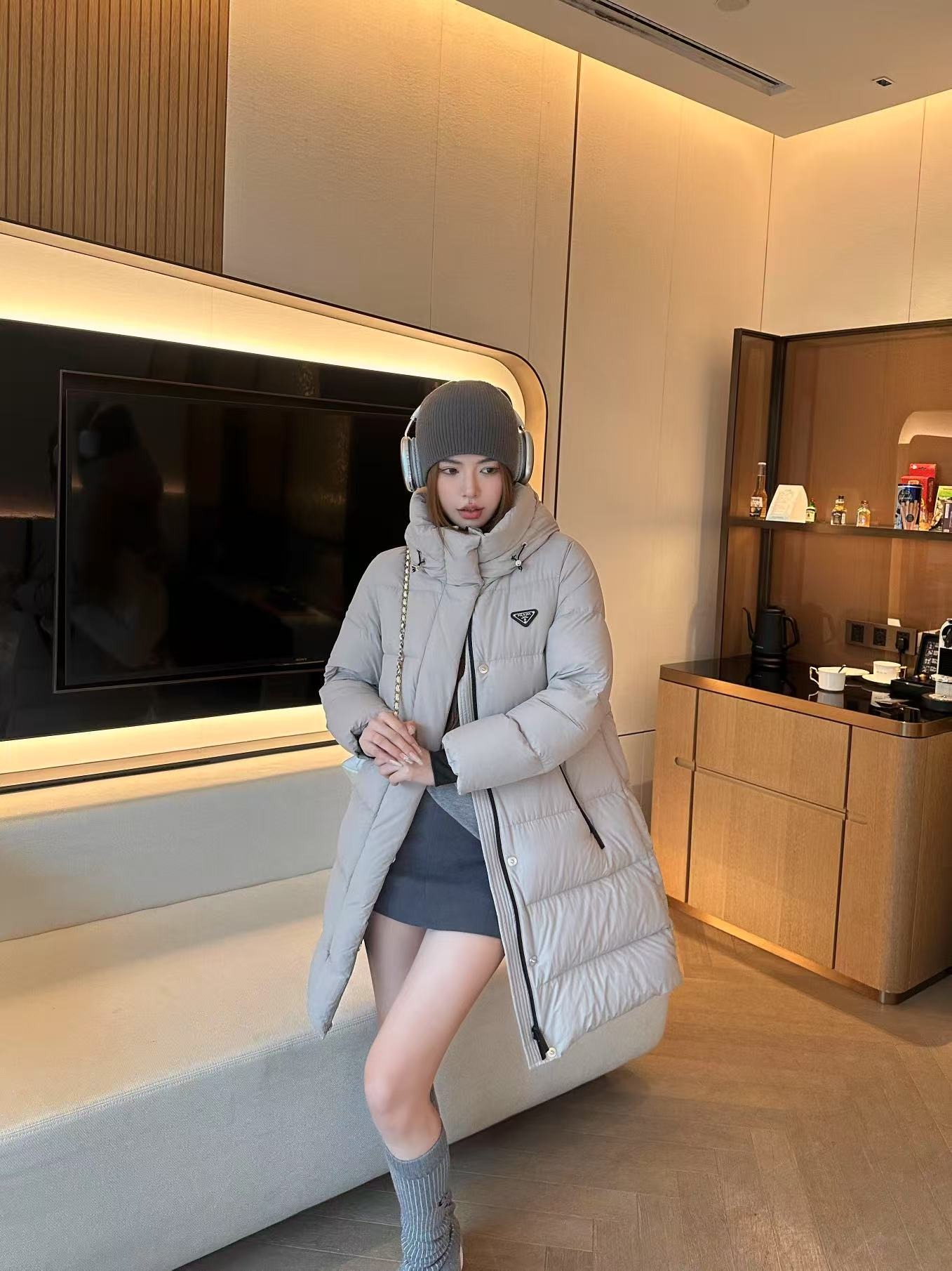 프라다 신상 후드 패딩 하프코트