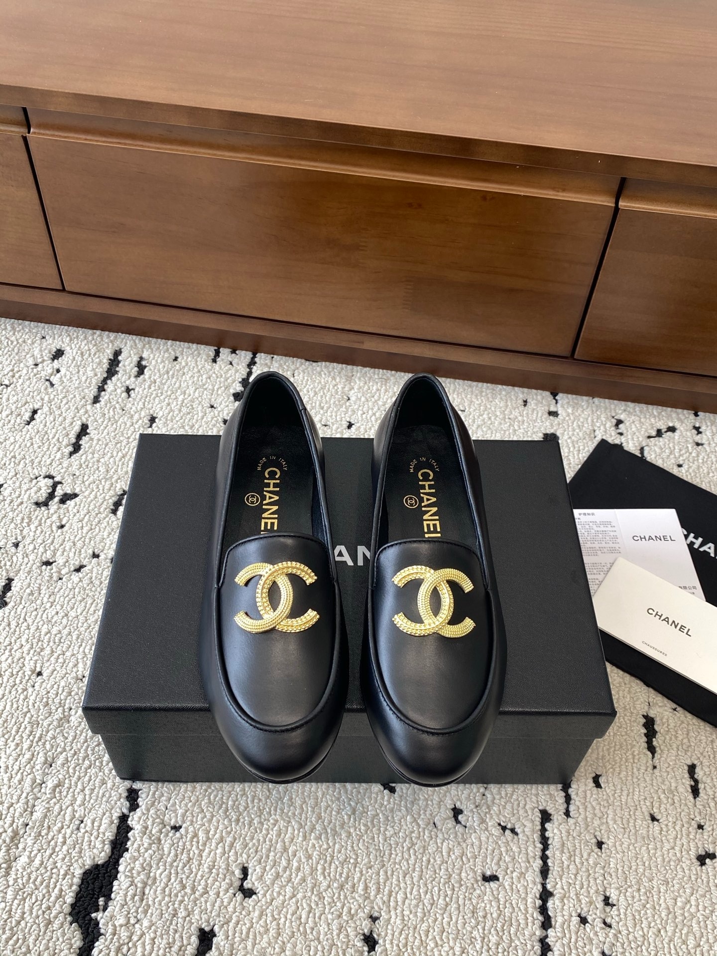 샤넬 25C 가을/겨울 신상 스틸레토 플랫