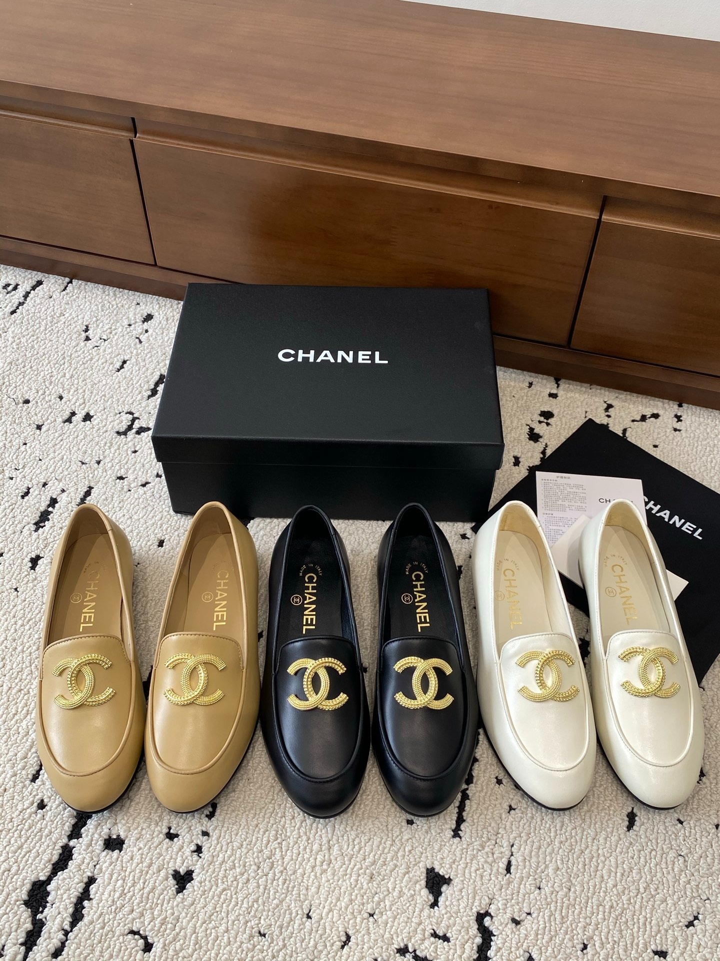 샤넬 25C 가을/겨울 신상 스틸레토 플랫