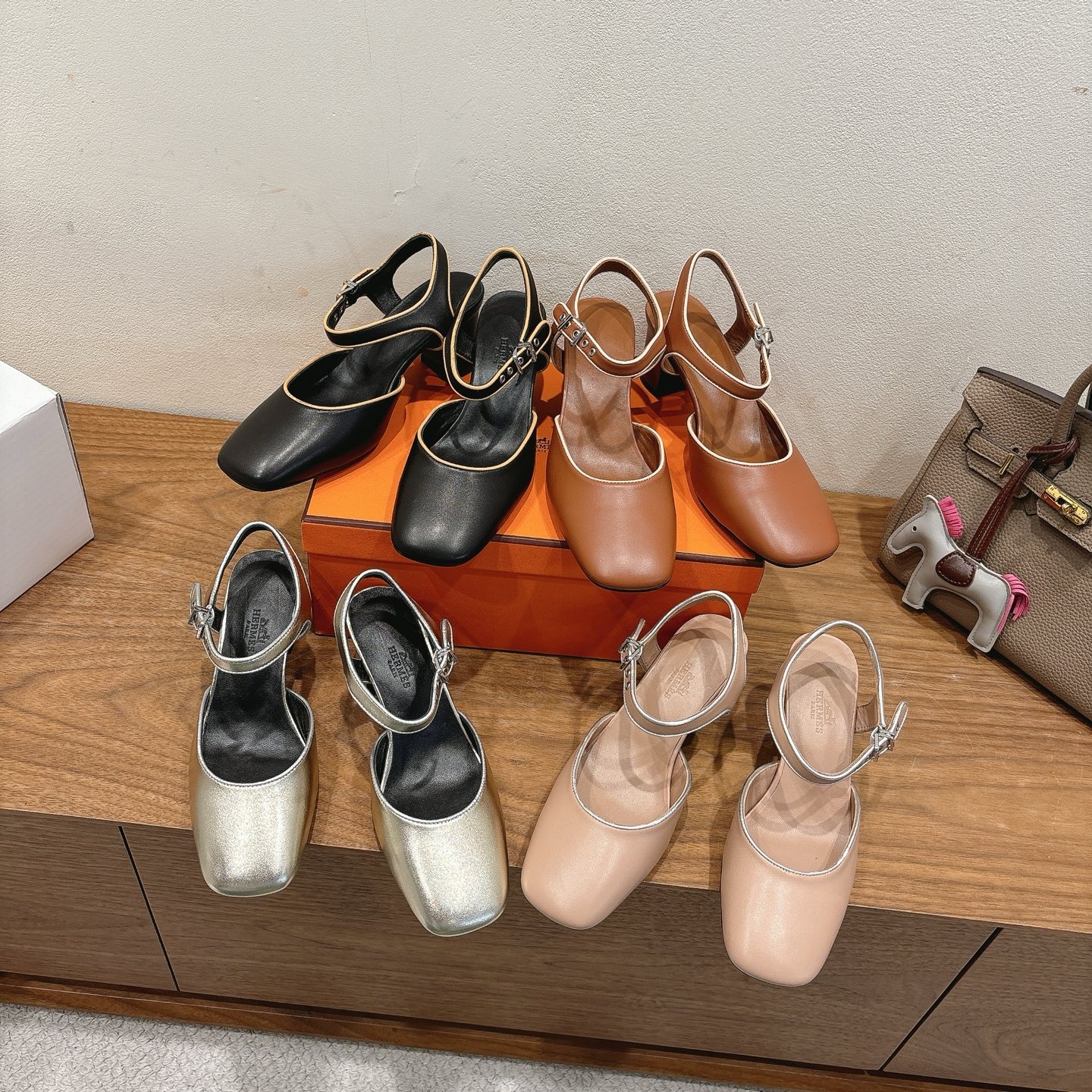 에르메스 25 신상 플랫 샌들