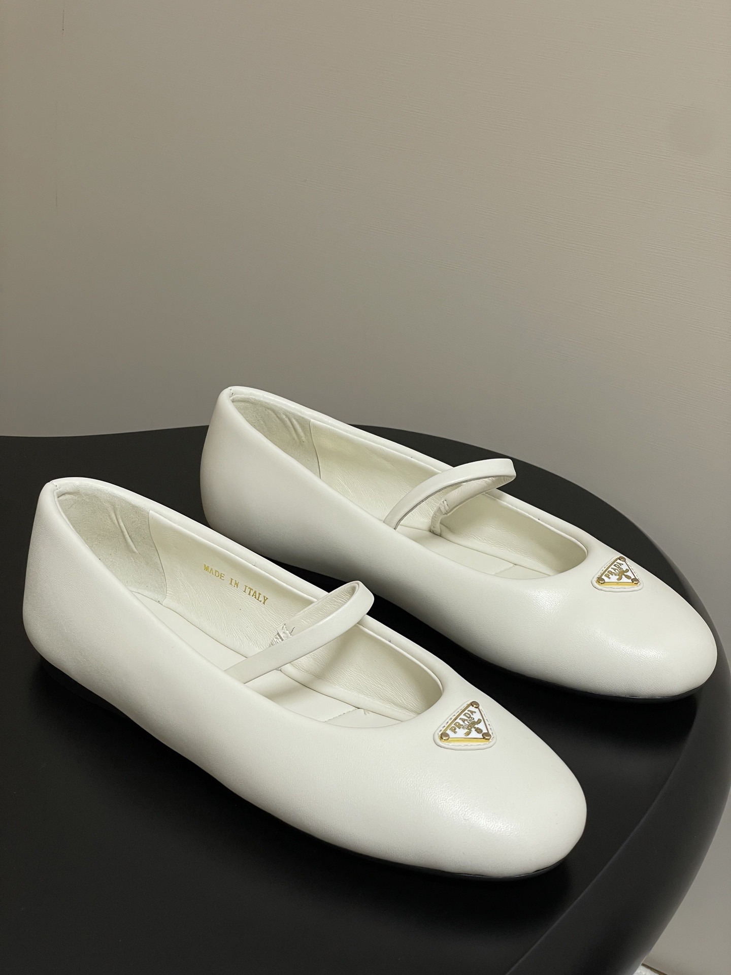 프라다 25S 이른 봄 신상 메리제인 발레 단화