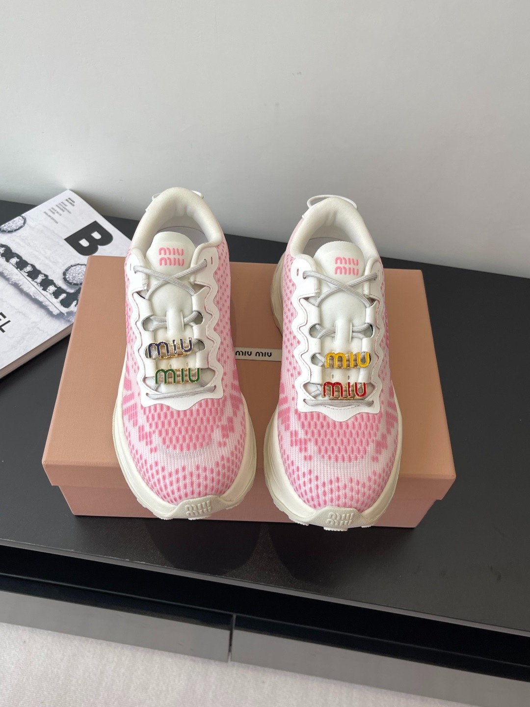 미우미우 25 최신 아메리칸 핫 스니커즈