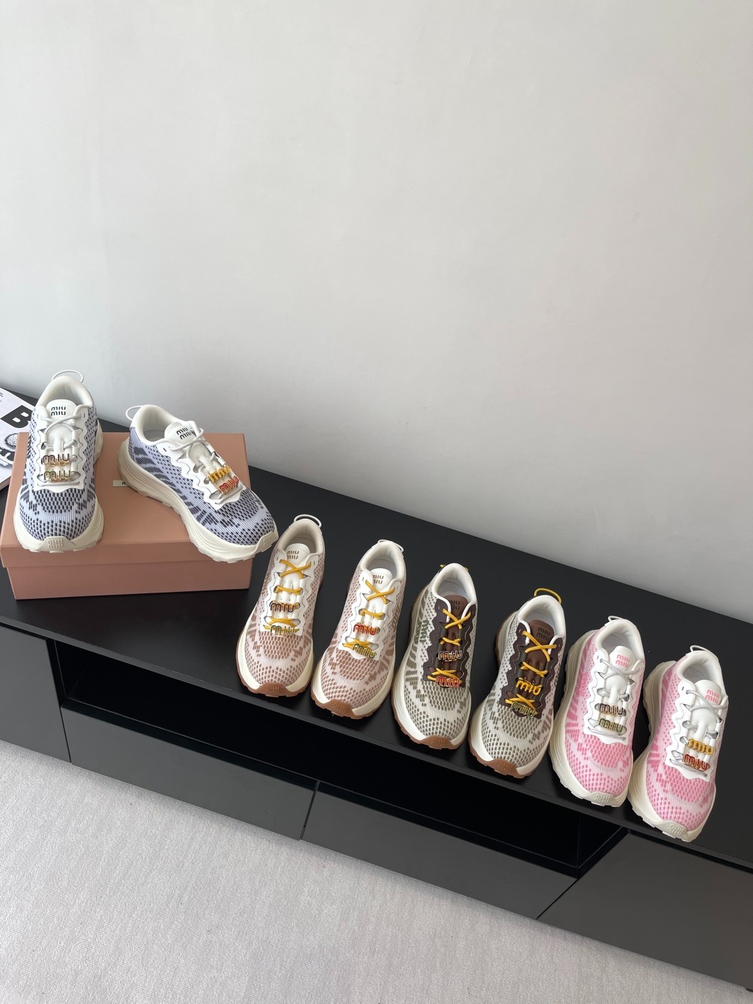 미우미우 25 최신 아메리칸 핫 스니커즈