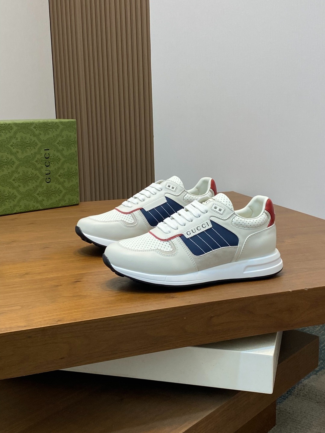 구찌 클래식 남성 스니커즈