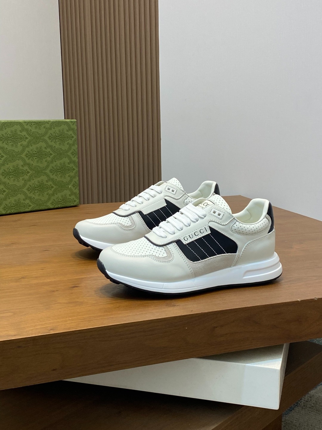 구찌 클래식 남성 스니커즈