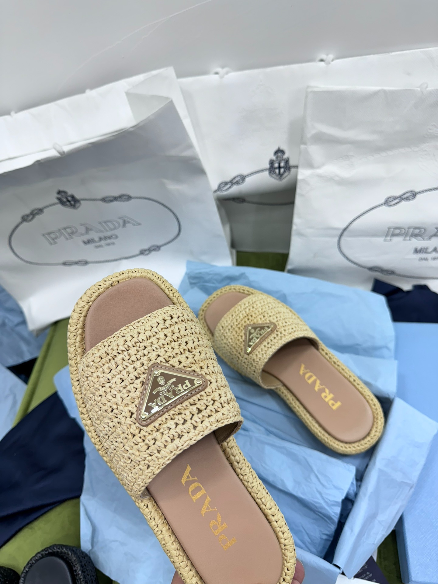 프라다 밀짚 바캉스 슬리퍼