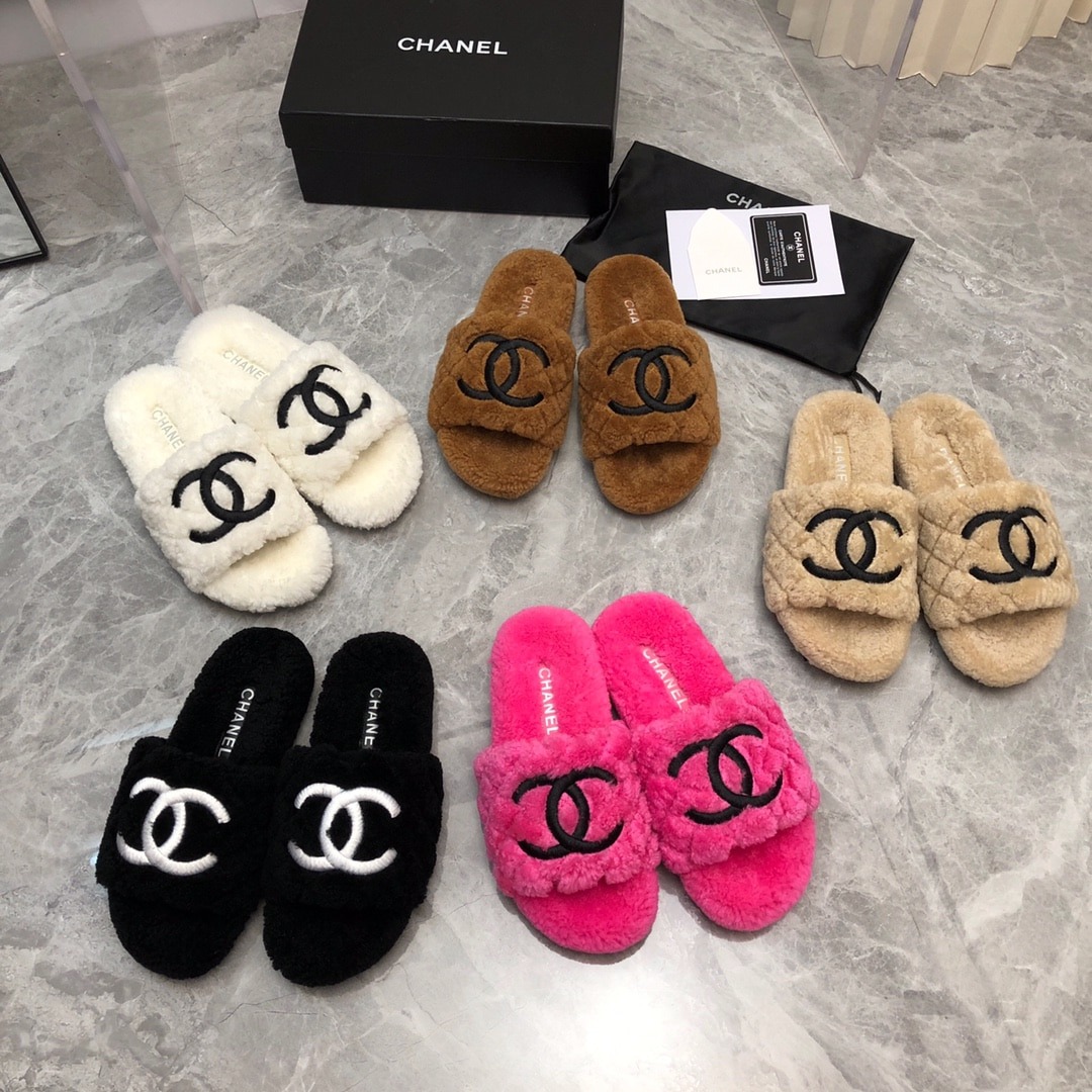 샤넬 25 신상 양털 슬리퍼