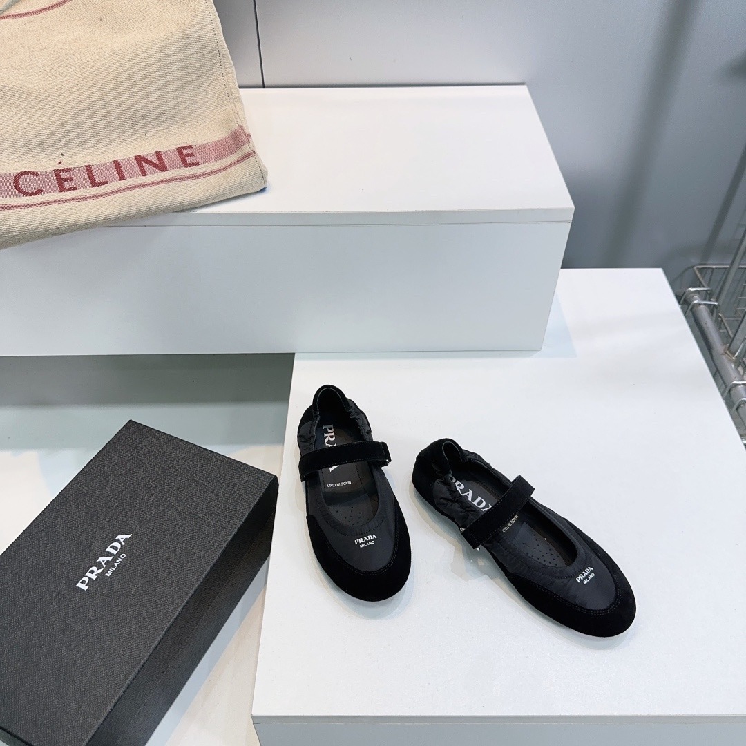 프라다 25 가을/겨울 신상 스트랩 드라이빙 슈즈