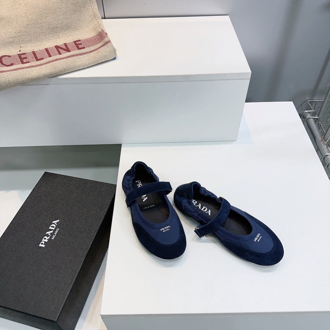 프라다 25 가을/겨울 신상 스트랩 드라이빙 슈즈