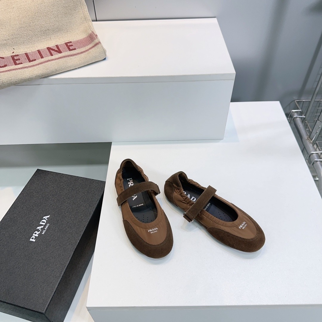 프라다 25 가을/겨울 신상 스트랩 드라이빙 슈즈