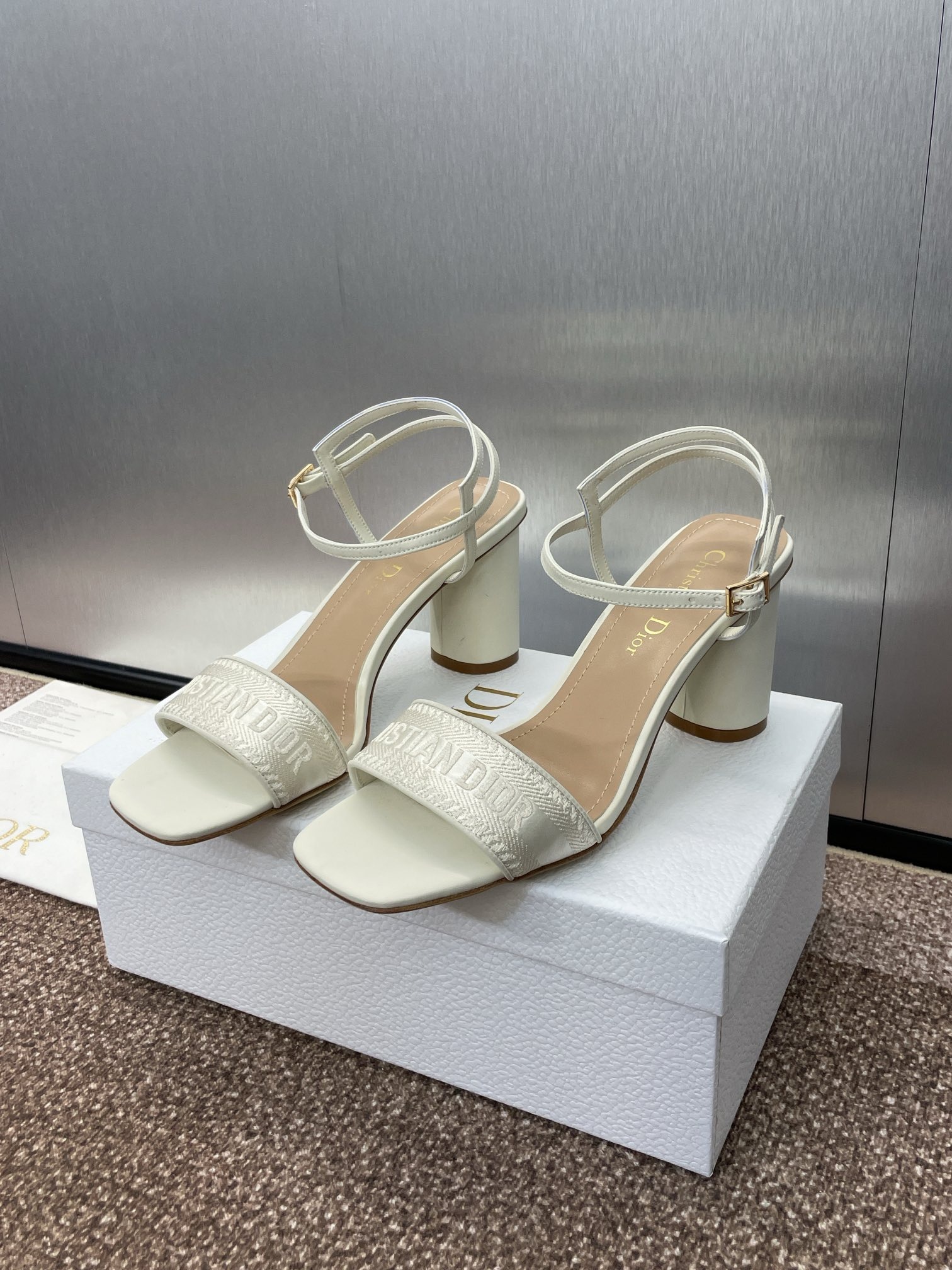 디올 봄여름 토오픈 샌들