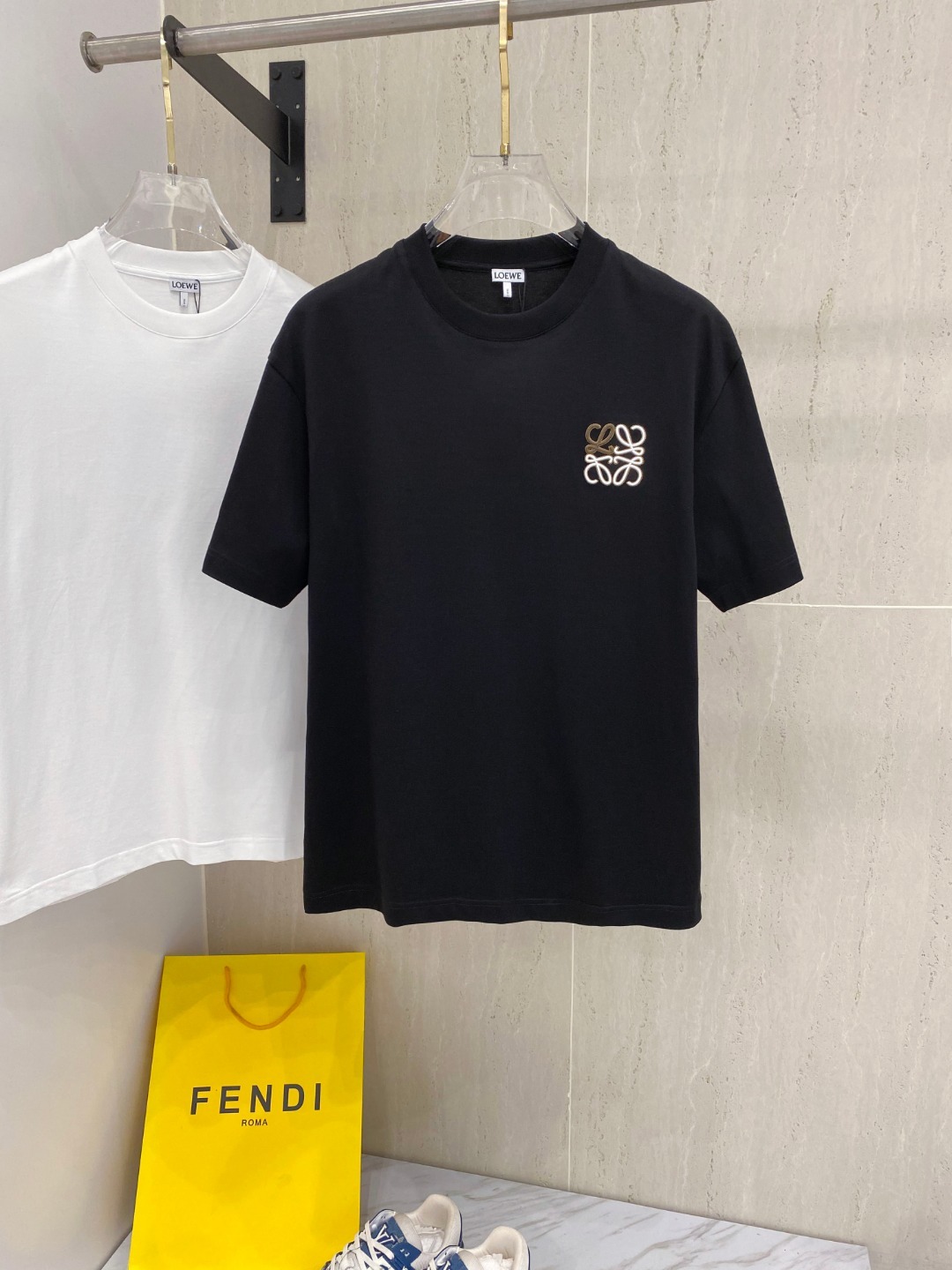 로에베 25 봄여름 신상 라운드 티셔츠