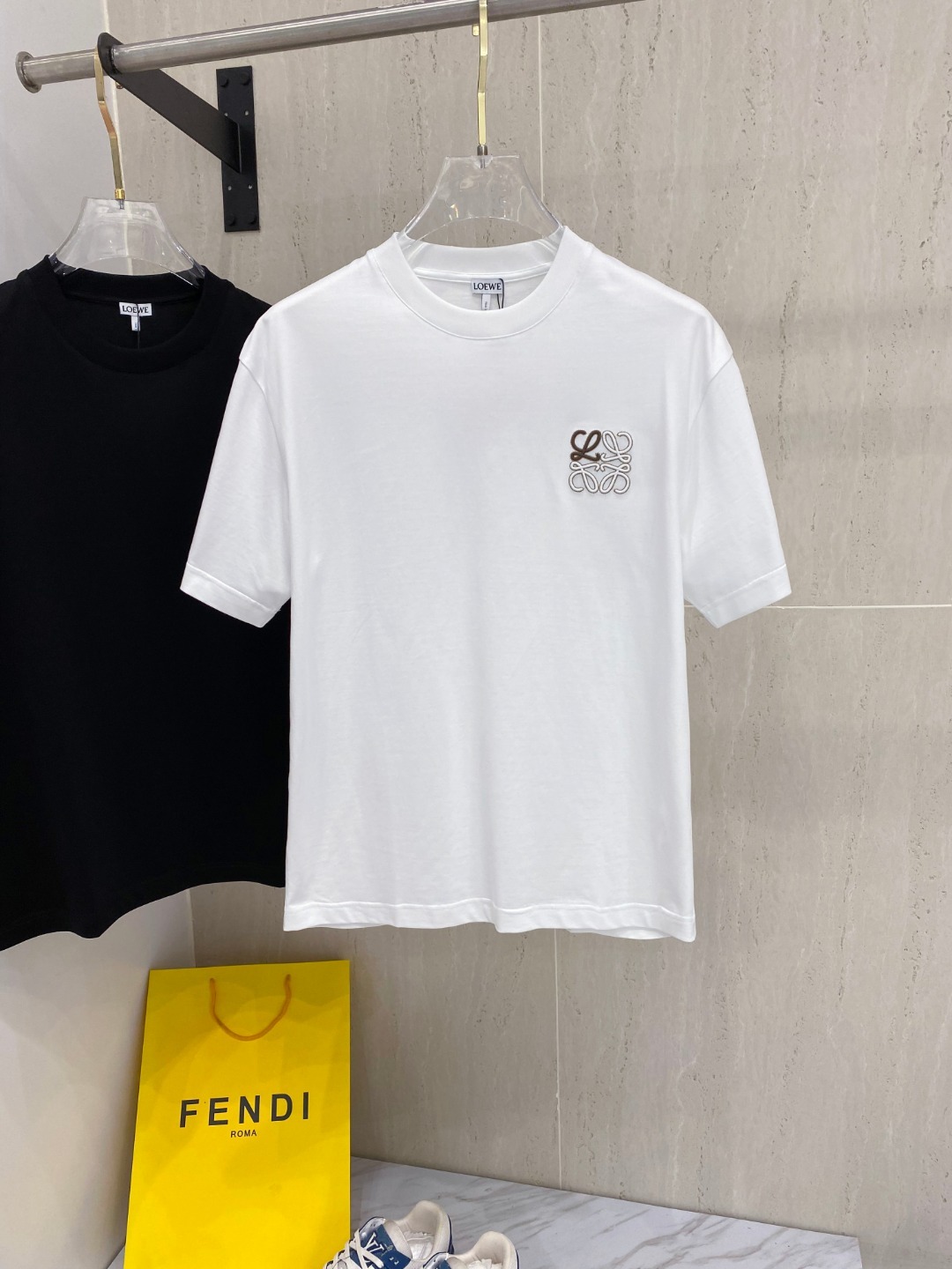 로에베 25 봄여름 신상 라운드 티셔츠