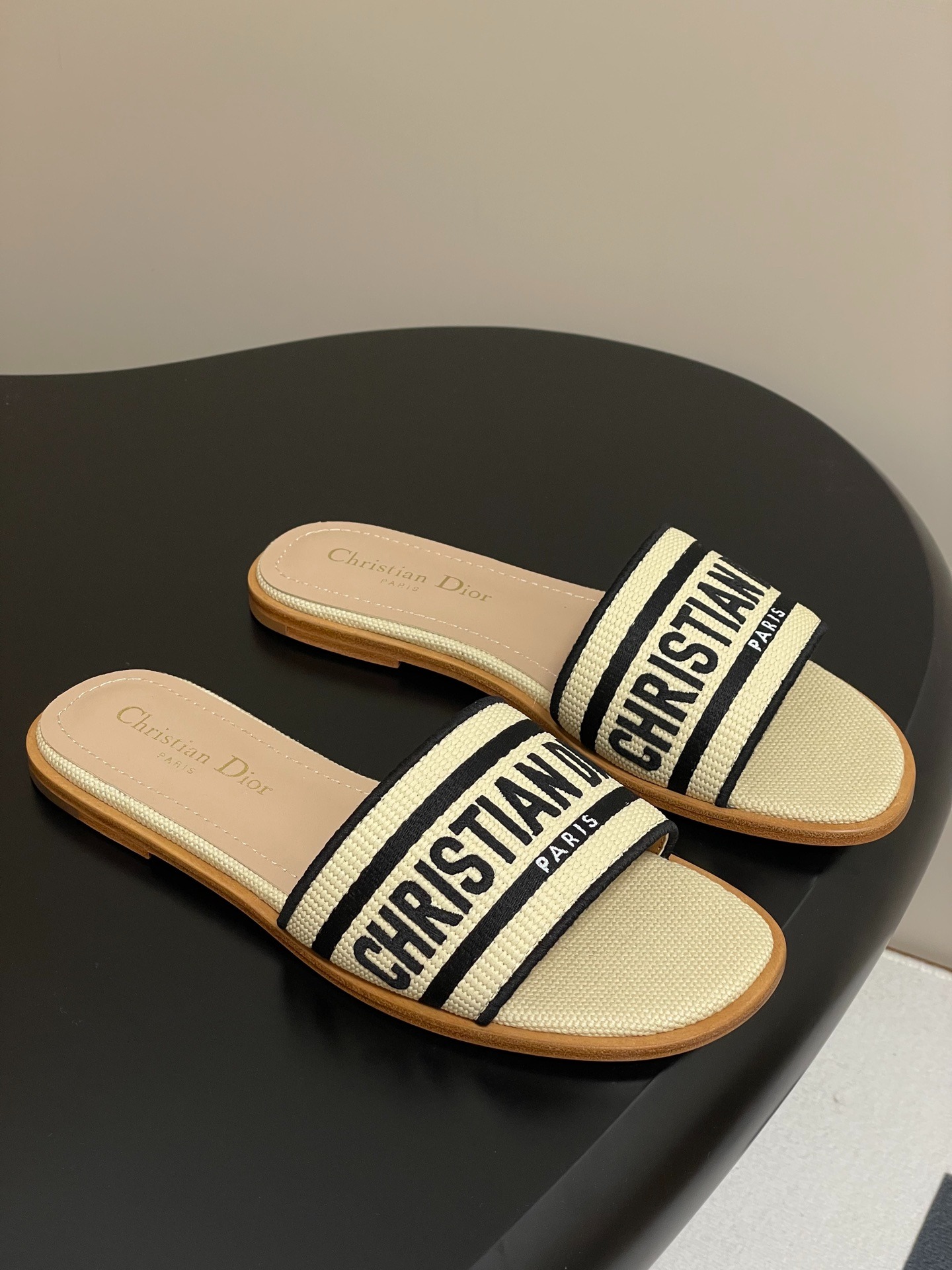 디올 25ss 봄여름 신상 스트랩 슬리퍼
