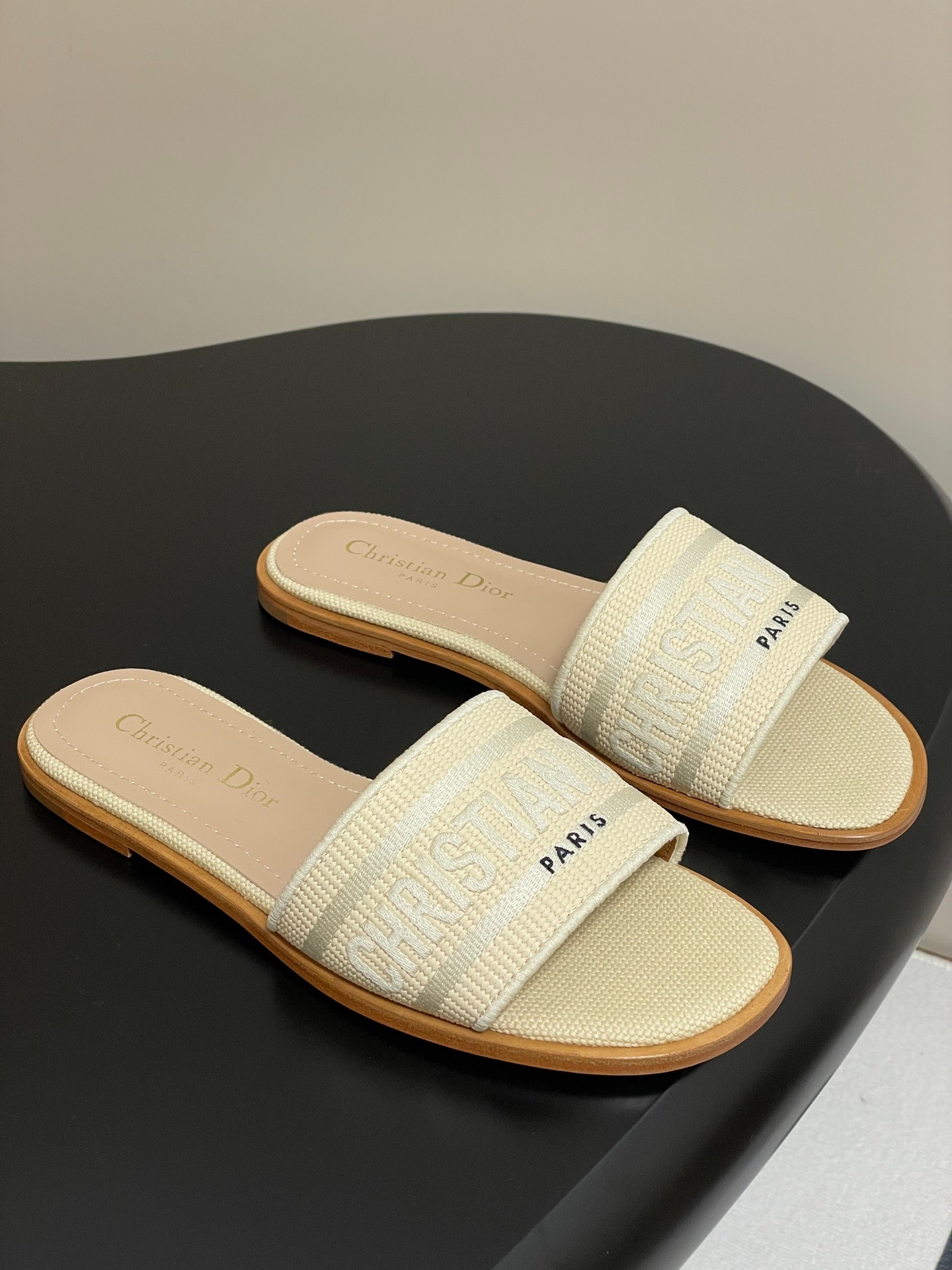 디올 25ss 봄여름 신상 스트랩 슬리퍼
