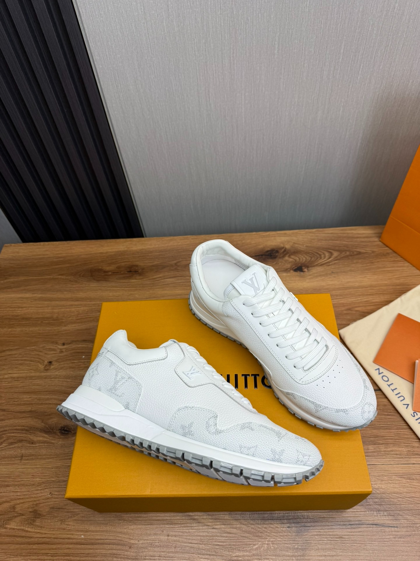 루이비통 신상 스니커즈
