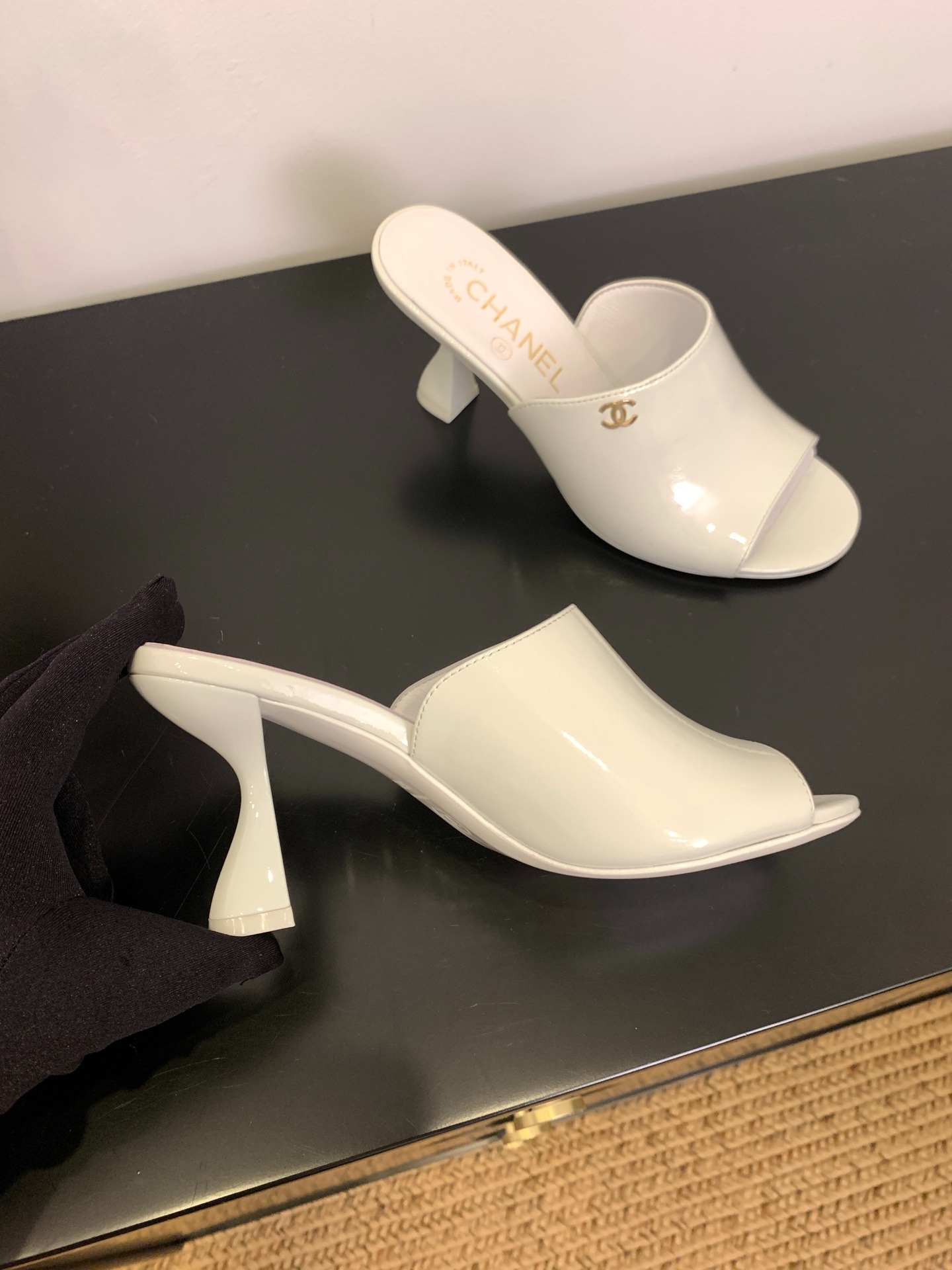 샤넬 25 신상 일자 와인잔굽 슬리퍼