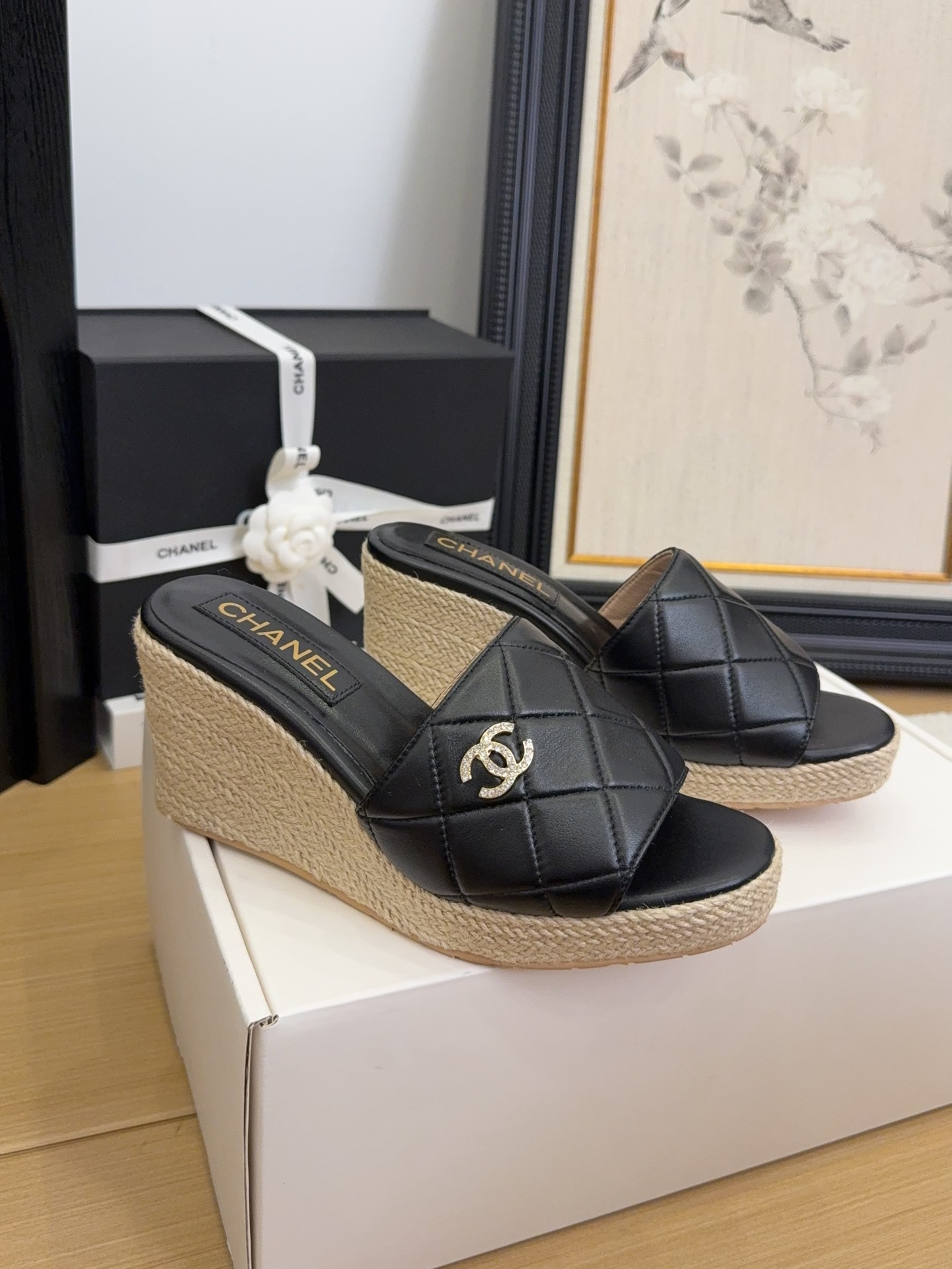 샤넬 25 신상 퀼팅 더블 c 스터드 슬리퍼