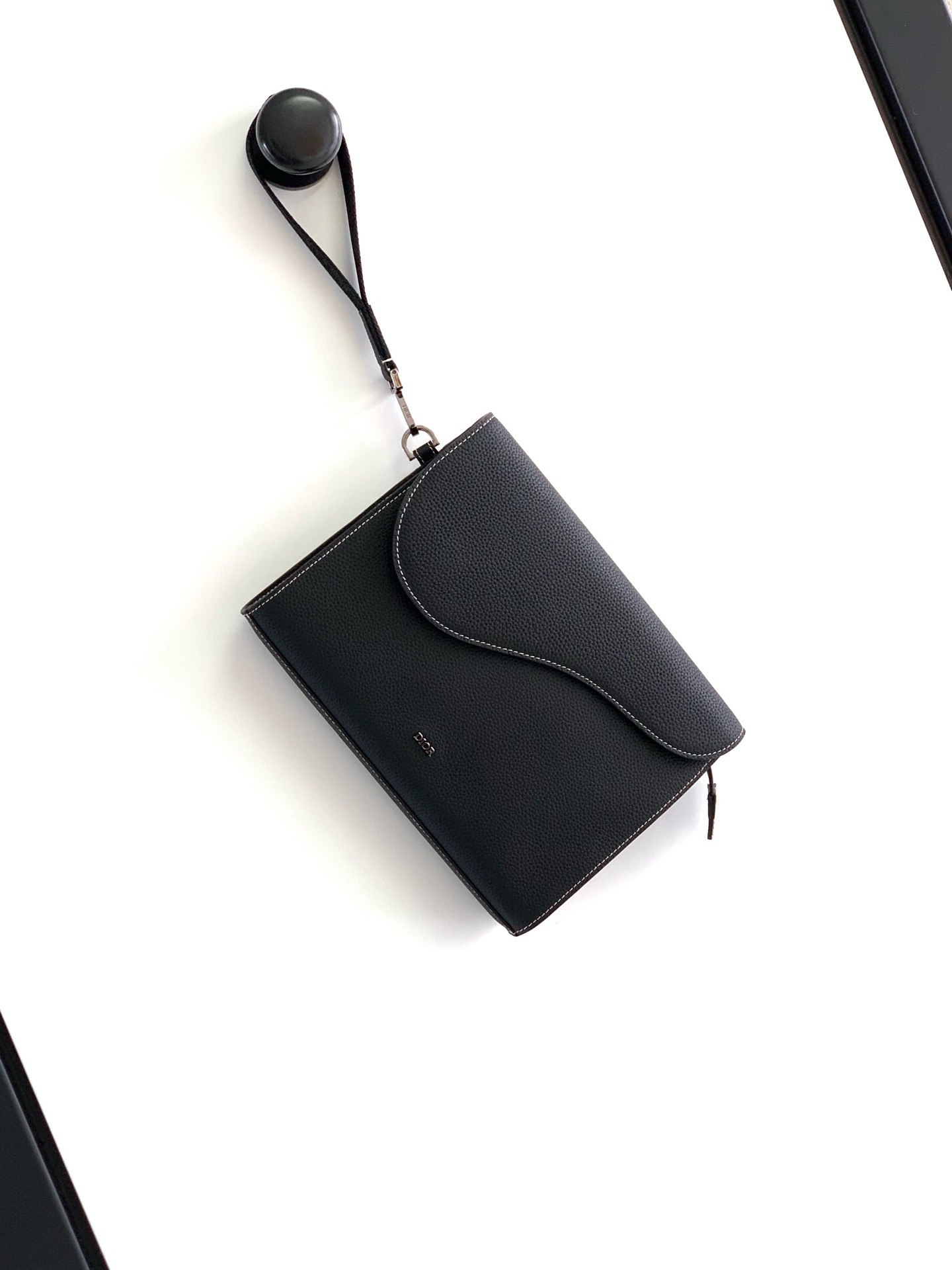 디올 트라이앵글 파우치