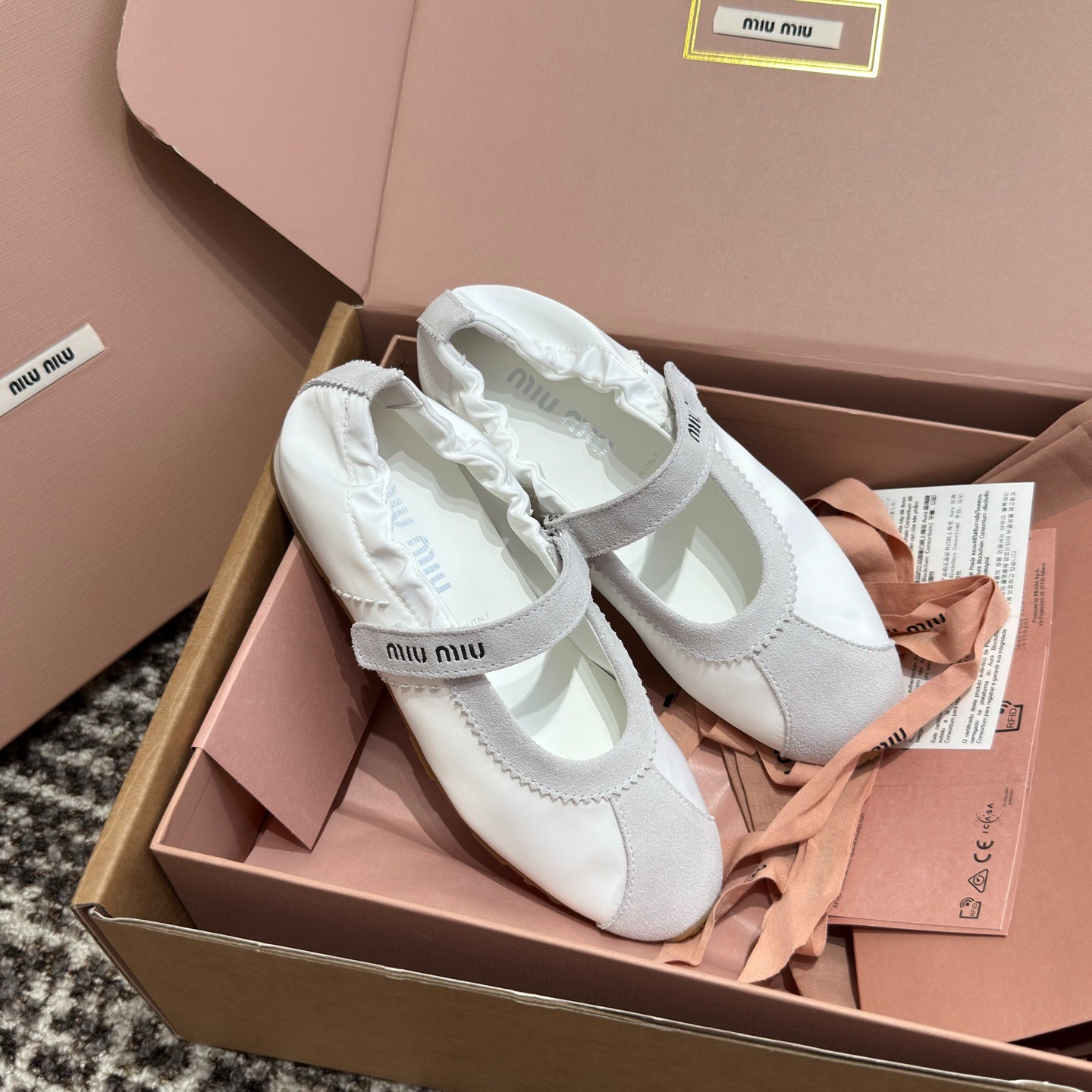 미우미우 25SS 신상 타이레 슈즈