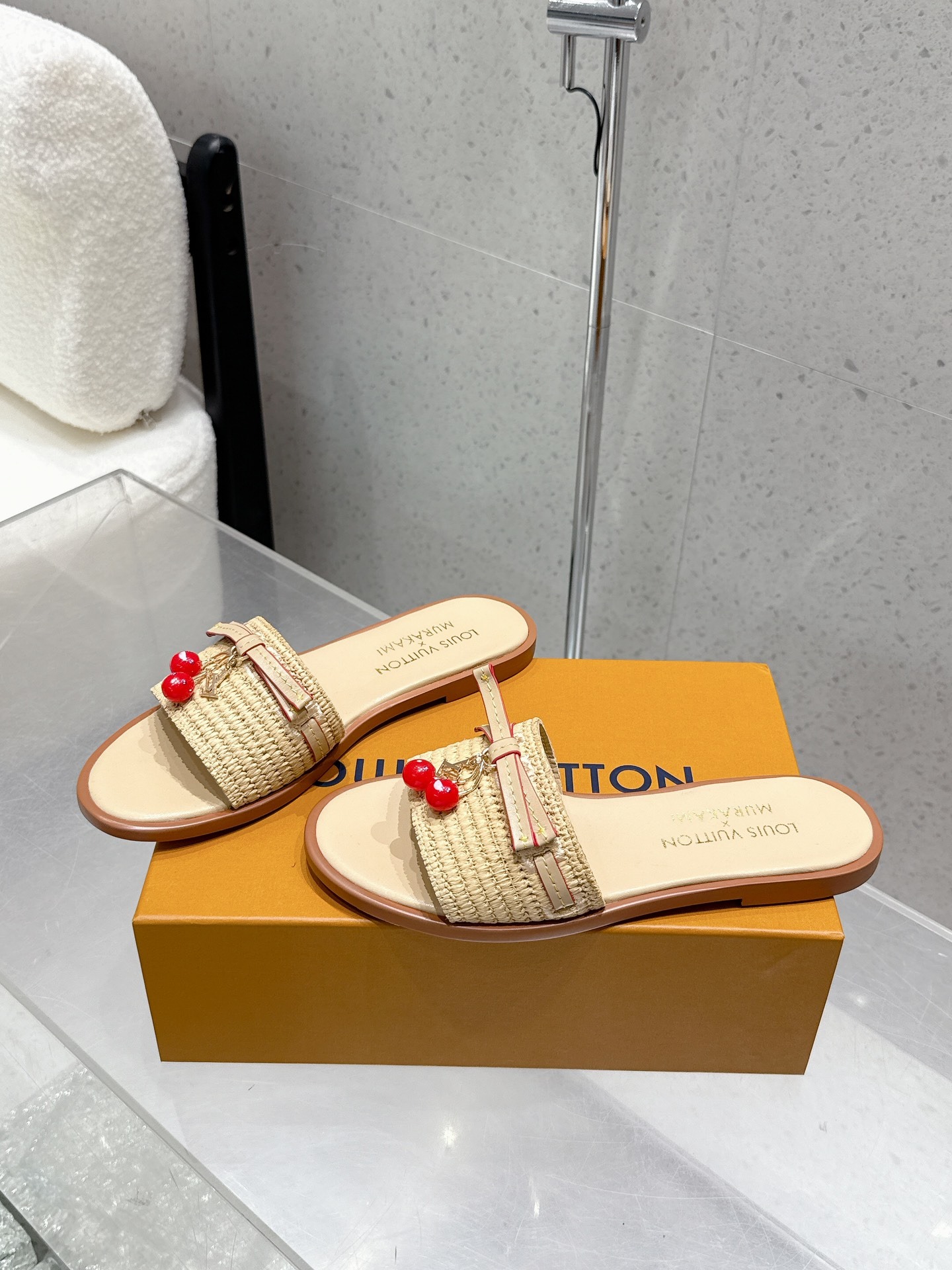 루이비통 25/ss 신상 플랫 슬리퍼