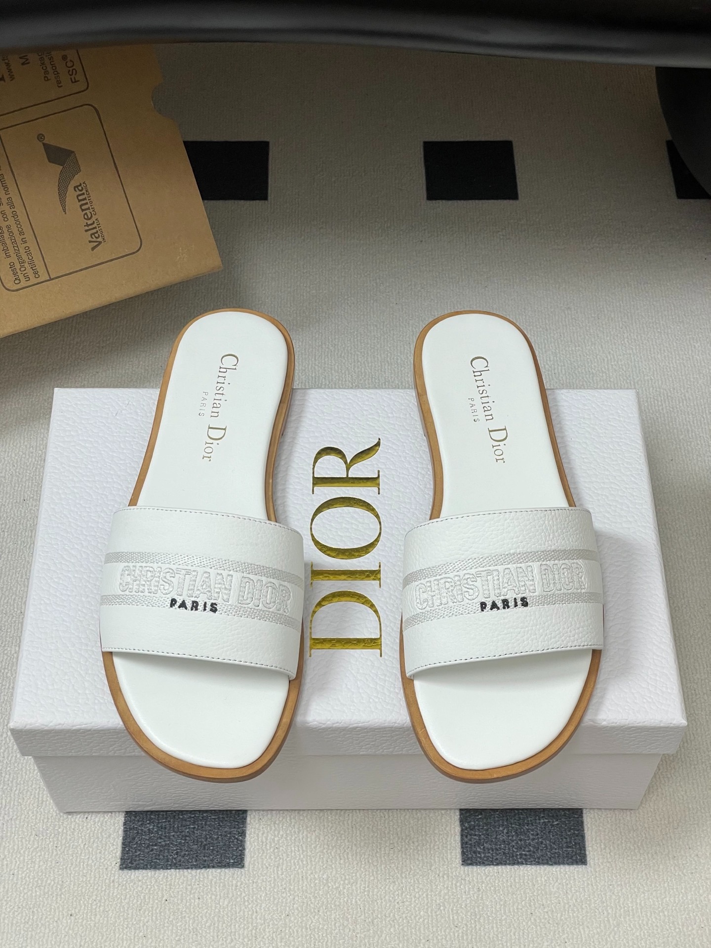 디올 25ss 봄여름 신상 Di-Dway 스트랩 슬리퍼