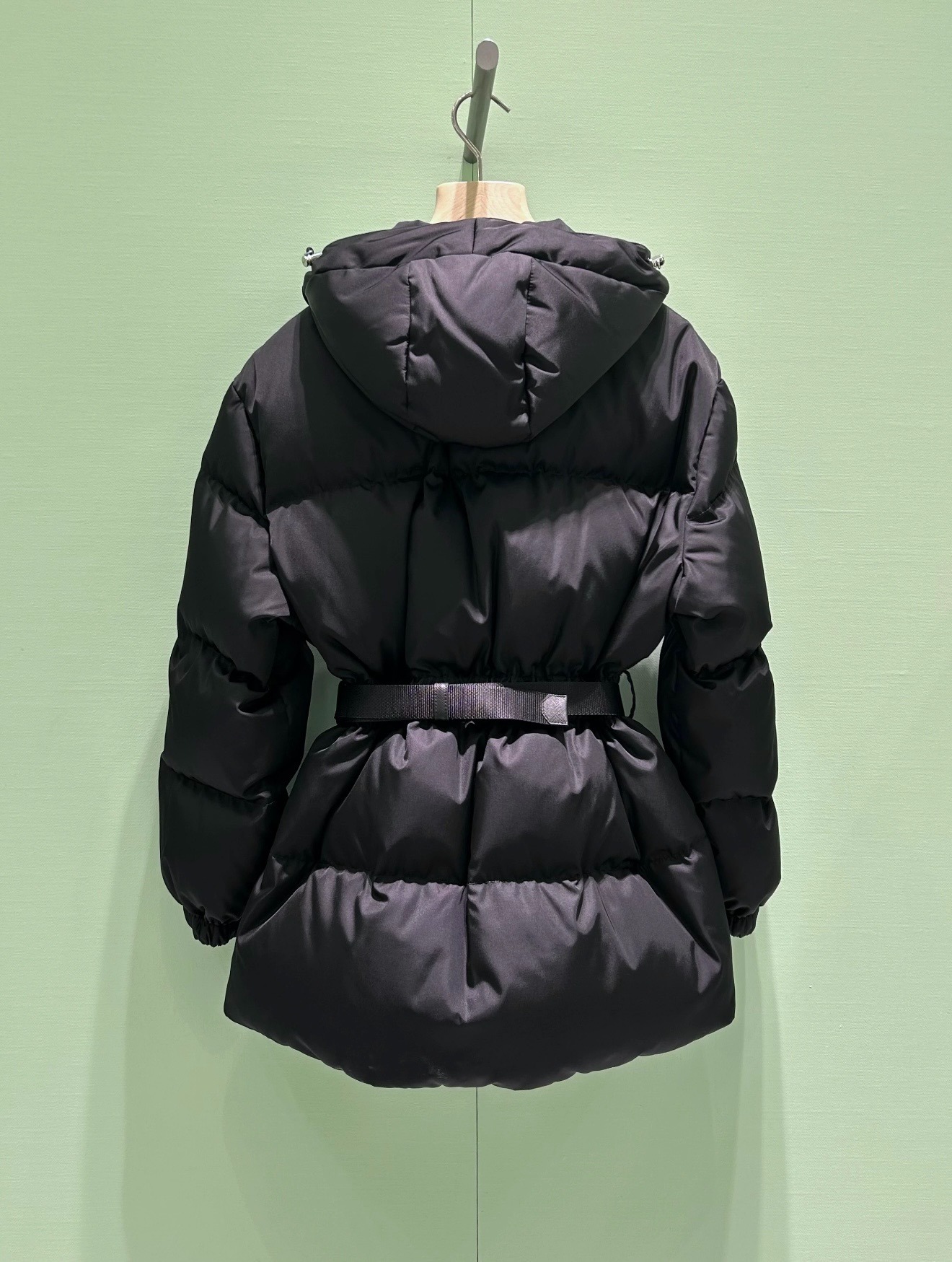 프라다 신상 구스다운 후드 조거 패딩