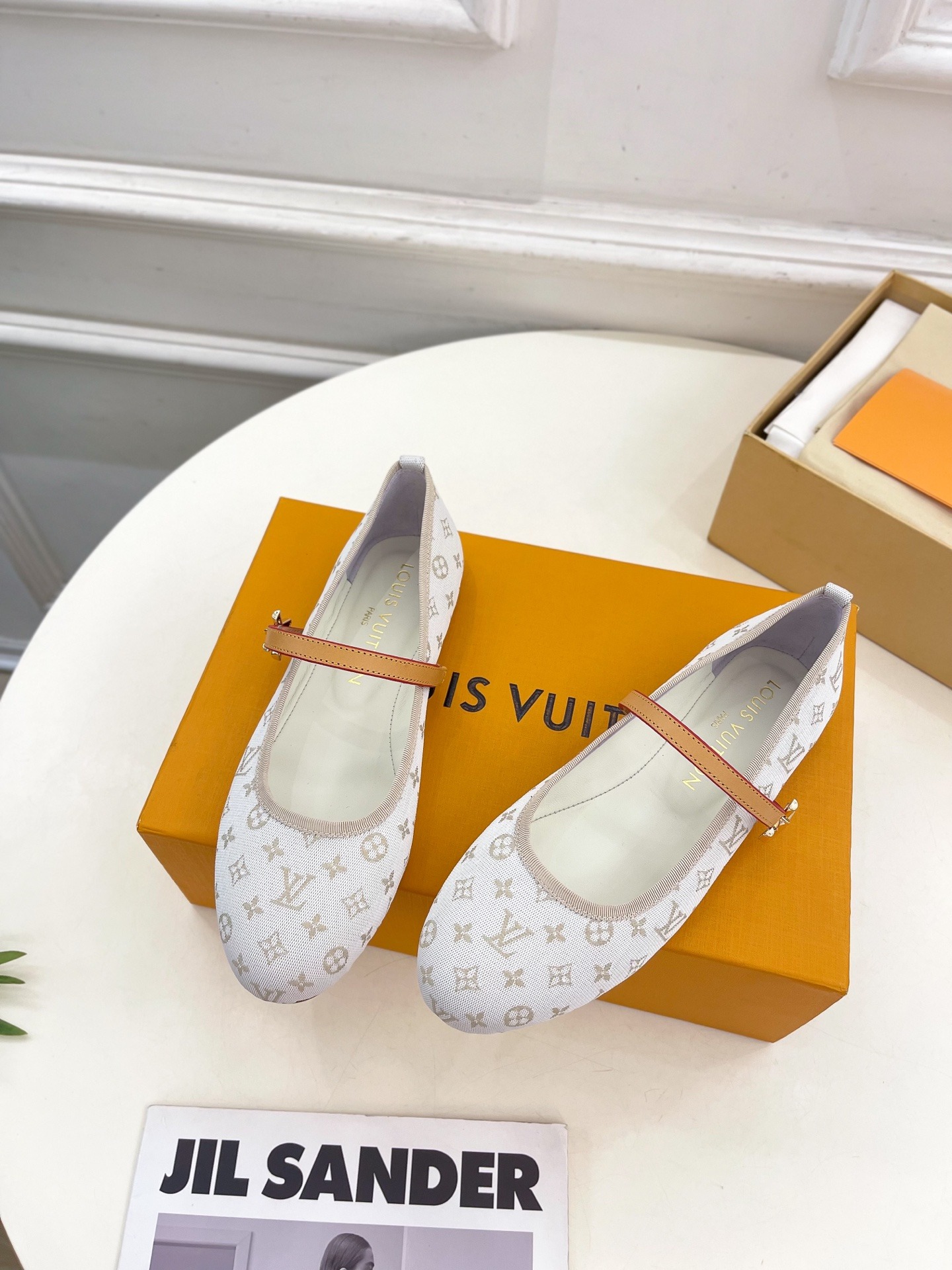 루이비통 25  신상 캔버스 프린트 단화