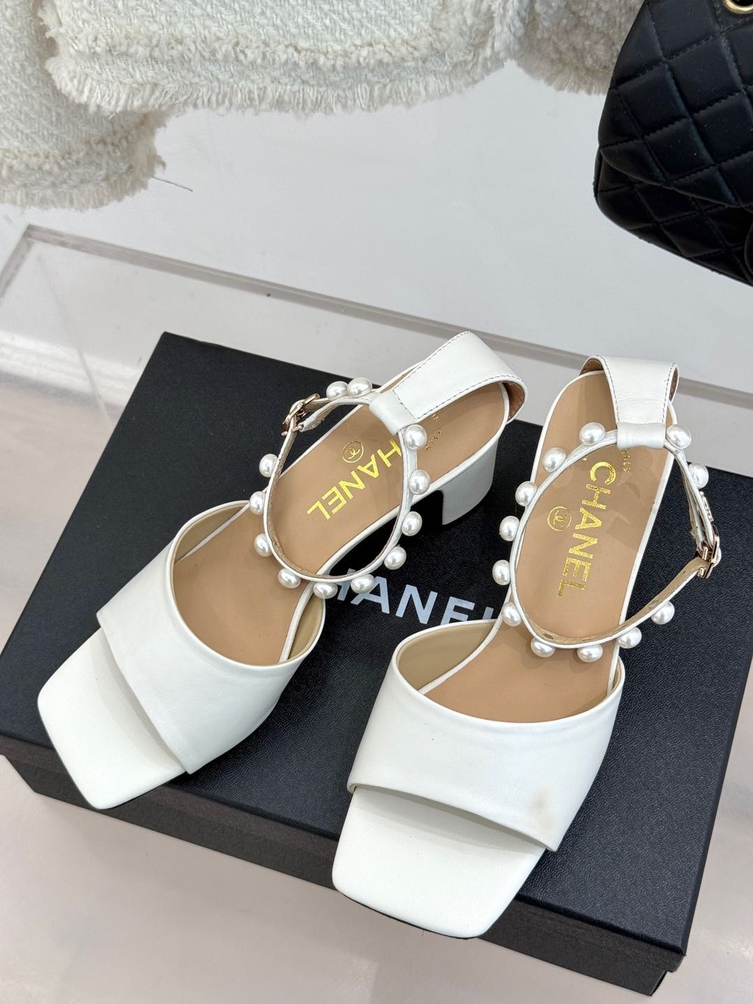 샤넬 25c 신상품 더블 C 진주 통굽 샌들