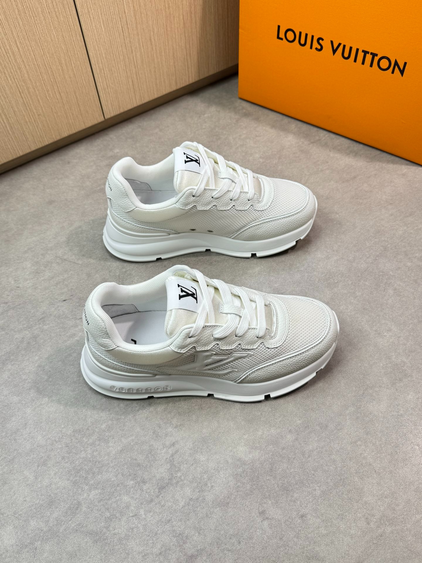 루이비통 클래식 스니커즈