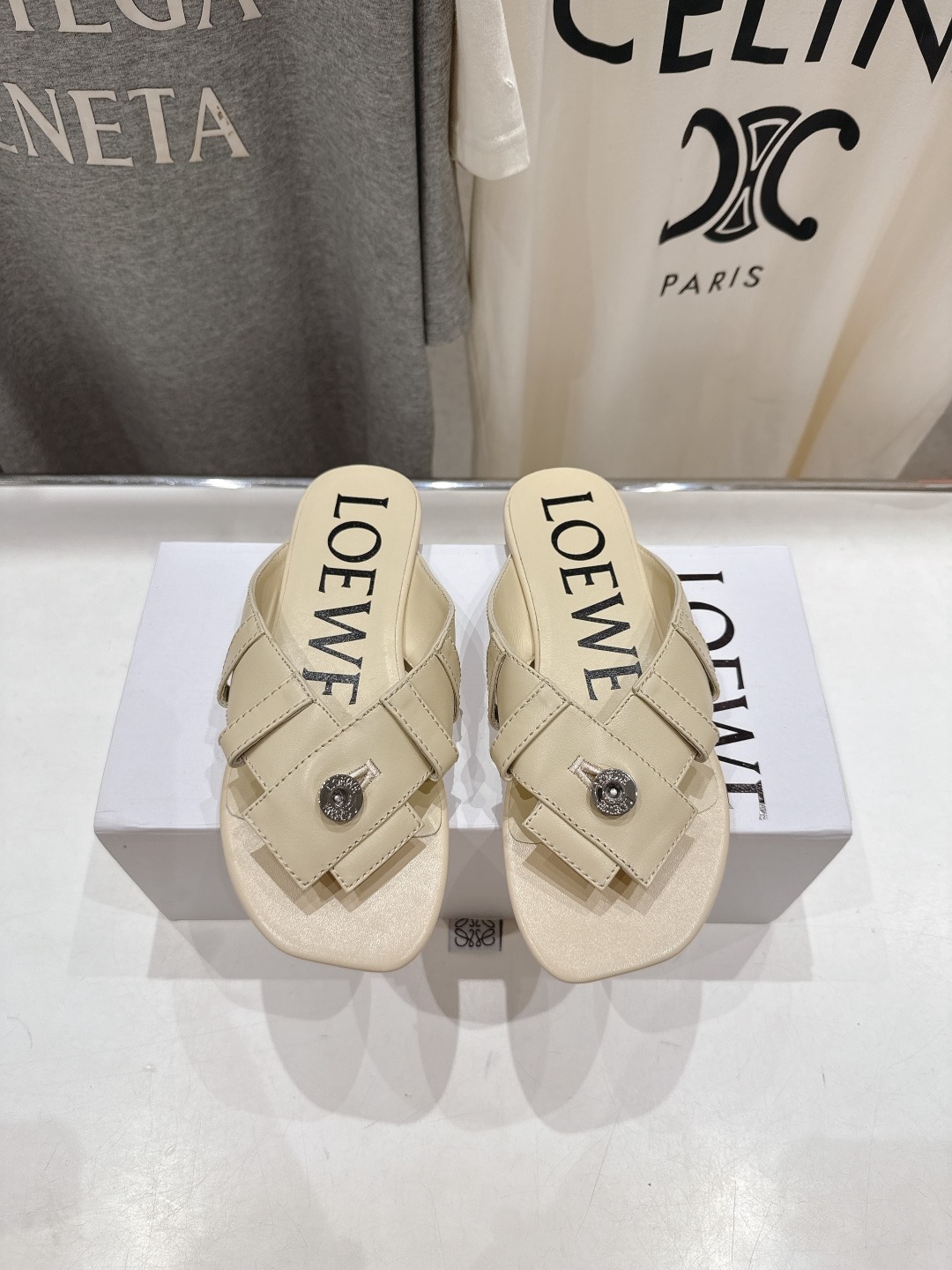 로에베 2025/ss 신상 플랫 조리